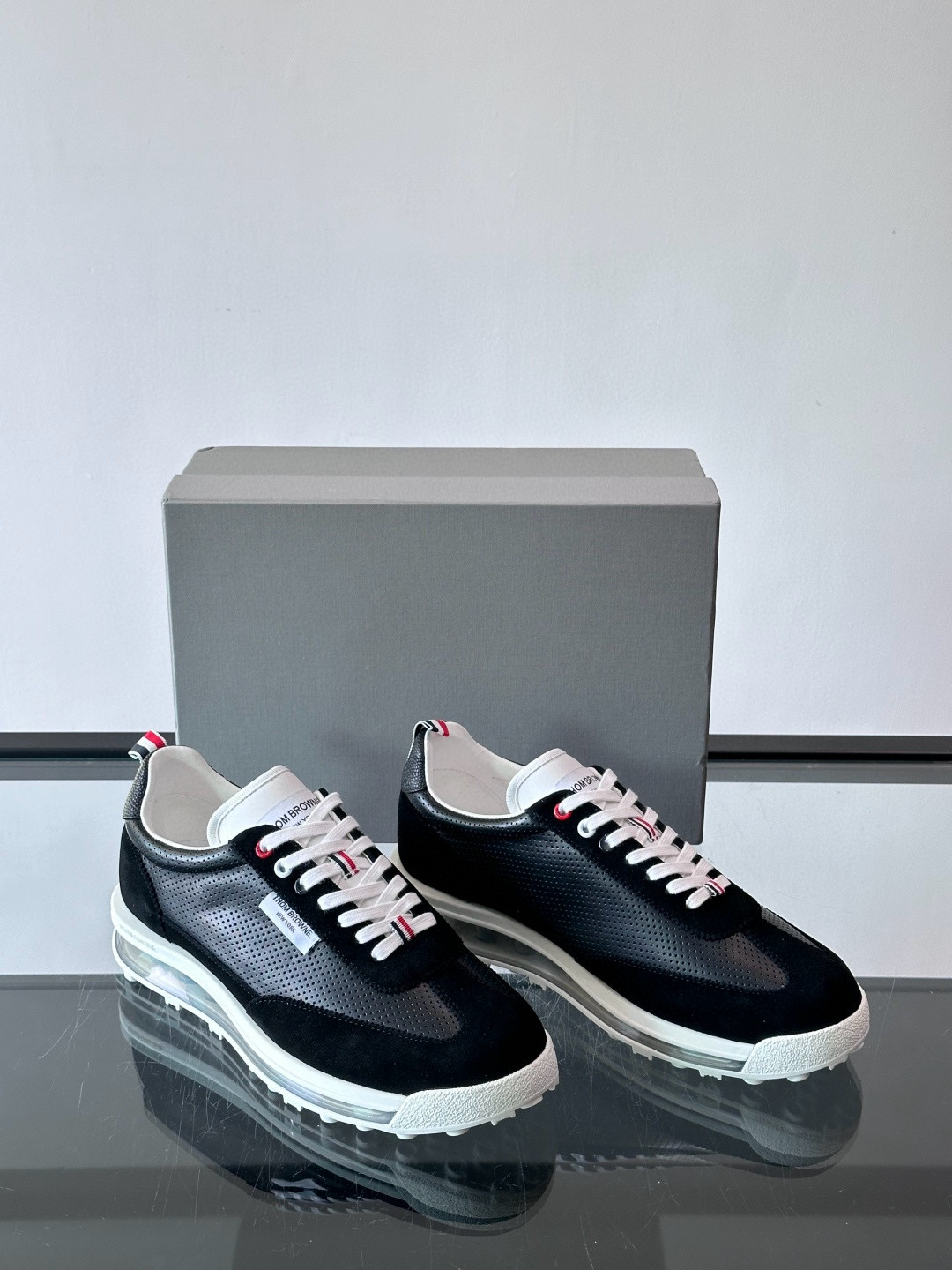 톰브라운 Thom Browne 스니커즈