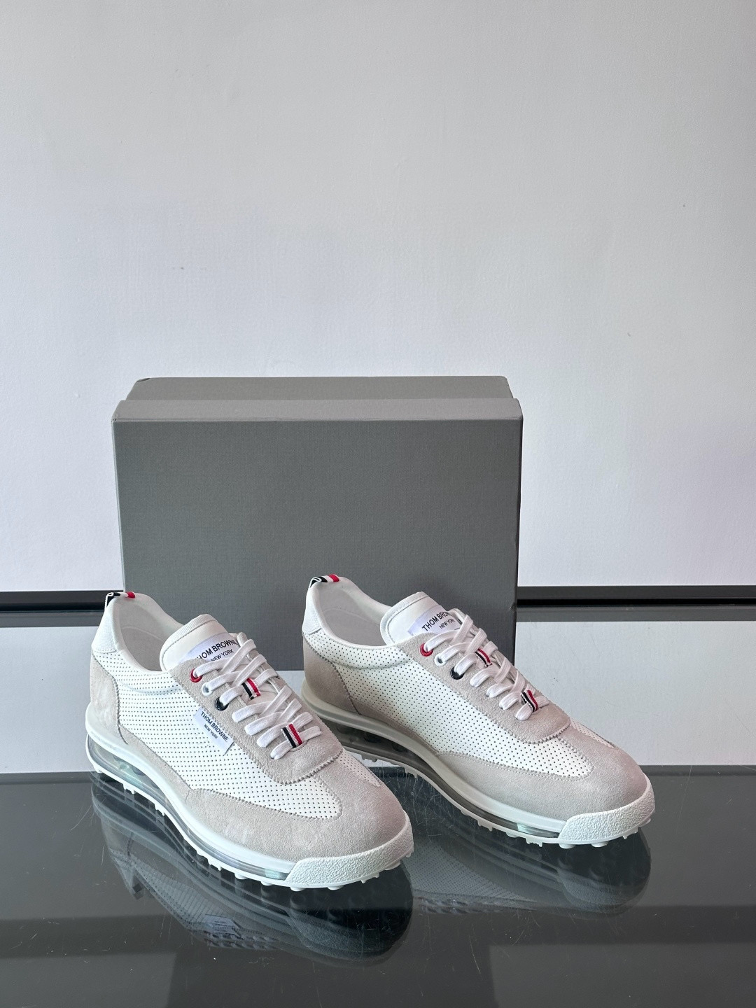 톰브라운 Thom Browne 스니커즈