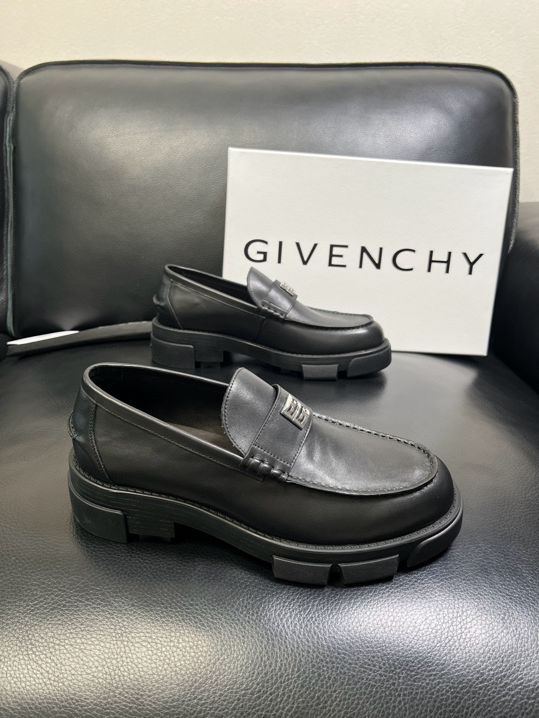 지방시 Givenchy 로퍼 슈즈