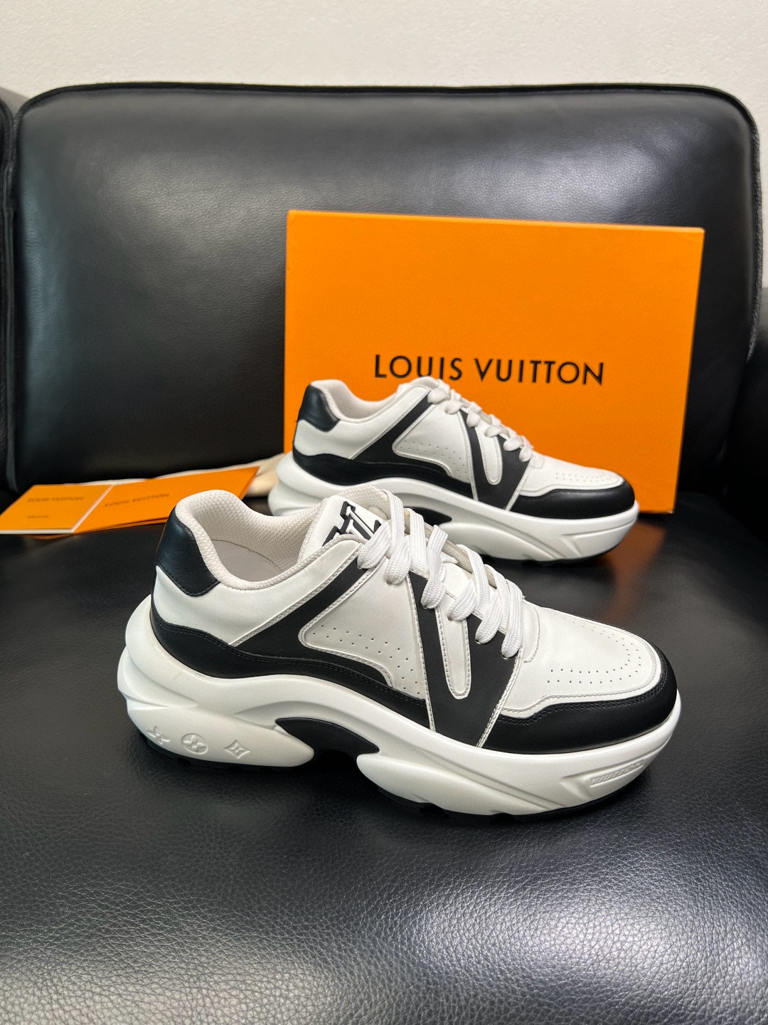 루이비통 Louis Vuitton 스니커즈