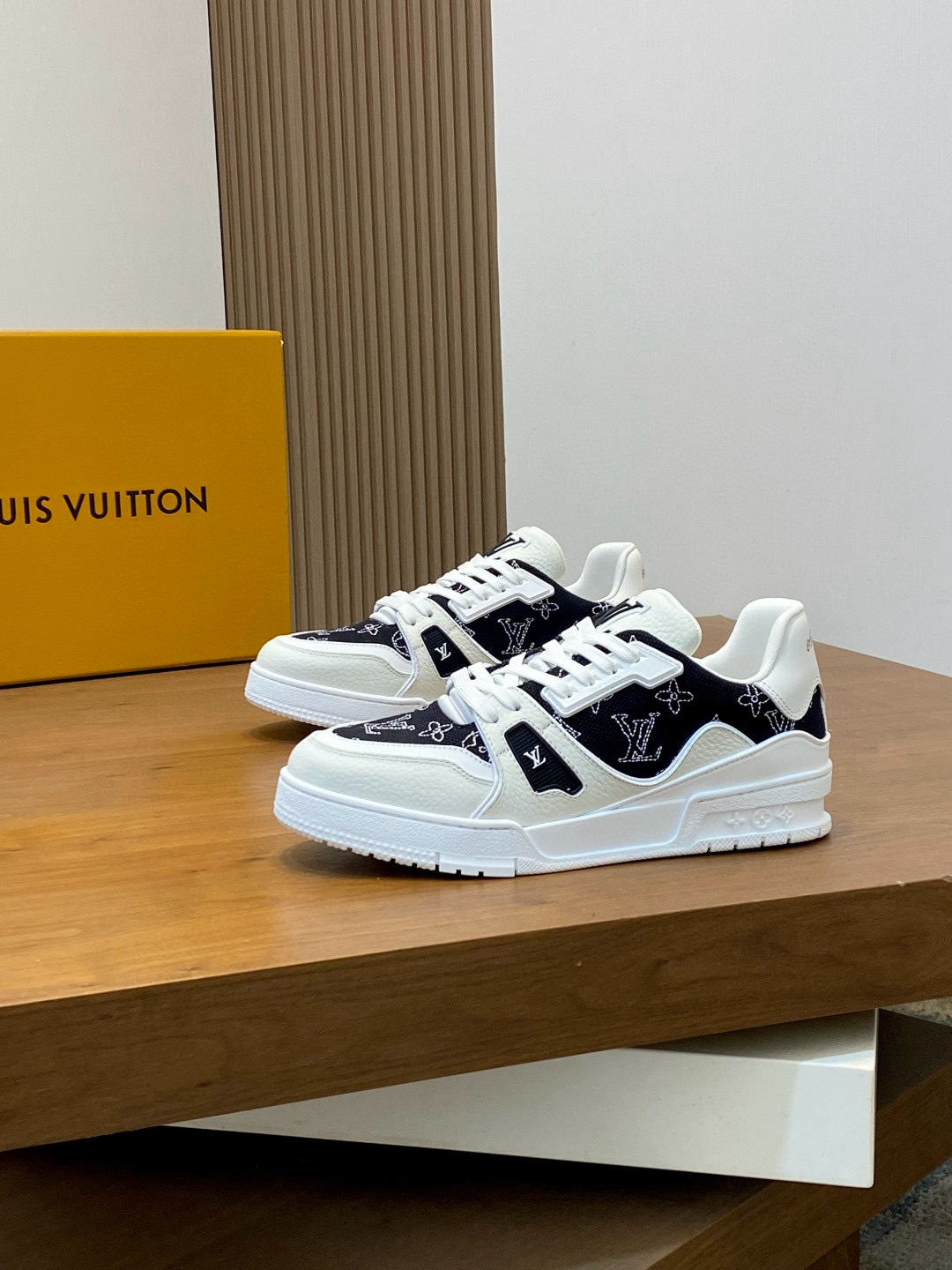 루이비통 Louis Vuitton 스니커즈