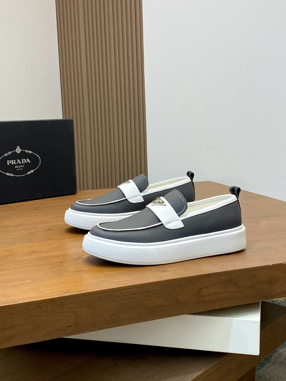 프라다 Prada 스니커즈