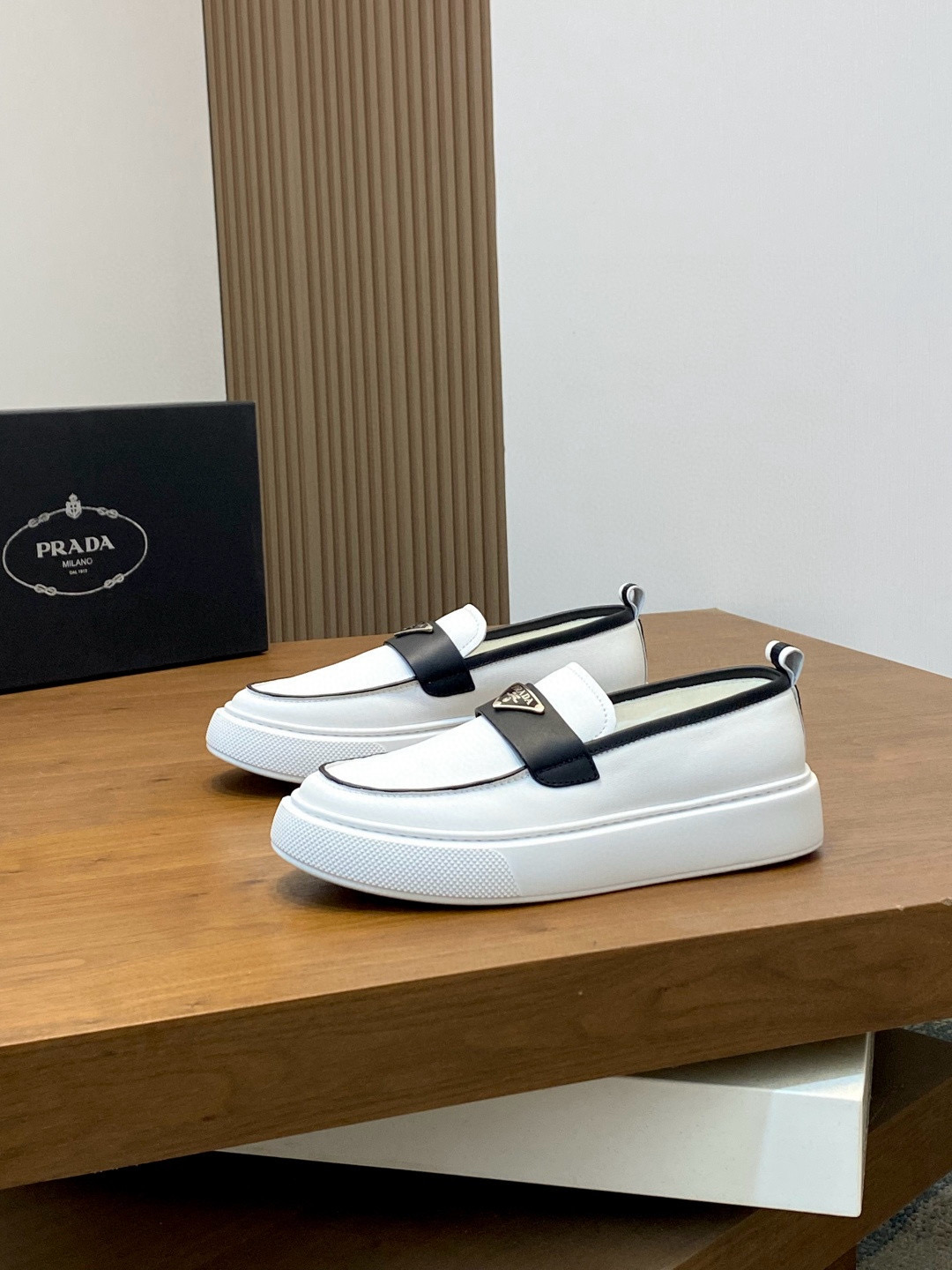 프라다 Prada 스니커즈