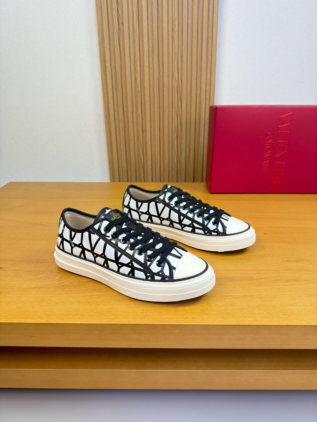 발렌티노 Valentino 스니커즈