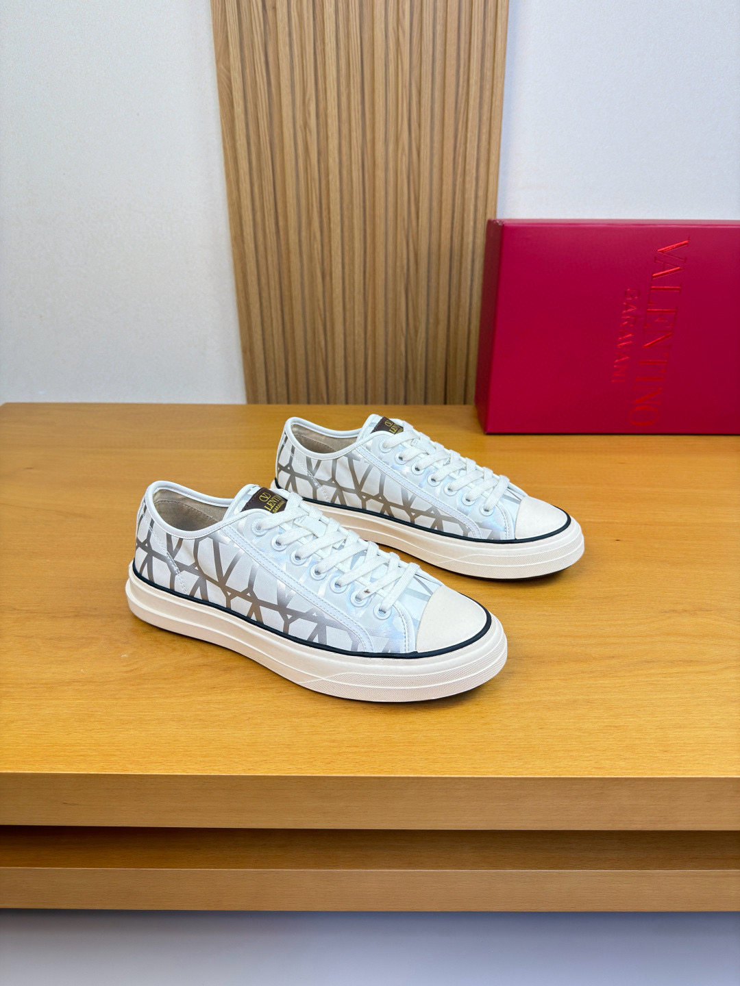 발렌티노 Valentino 스니커즈