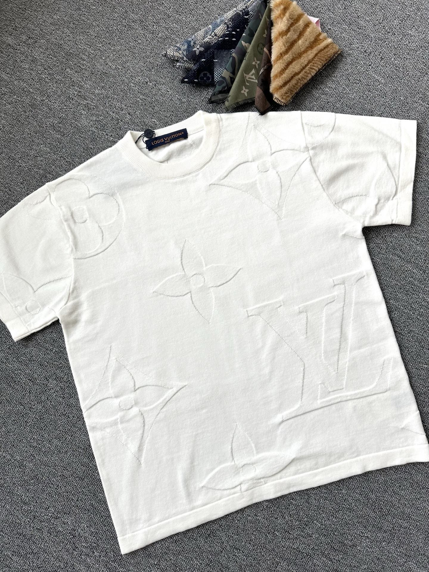 루이비통 Louis Vuitton 반팔 티셔츠