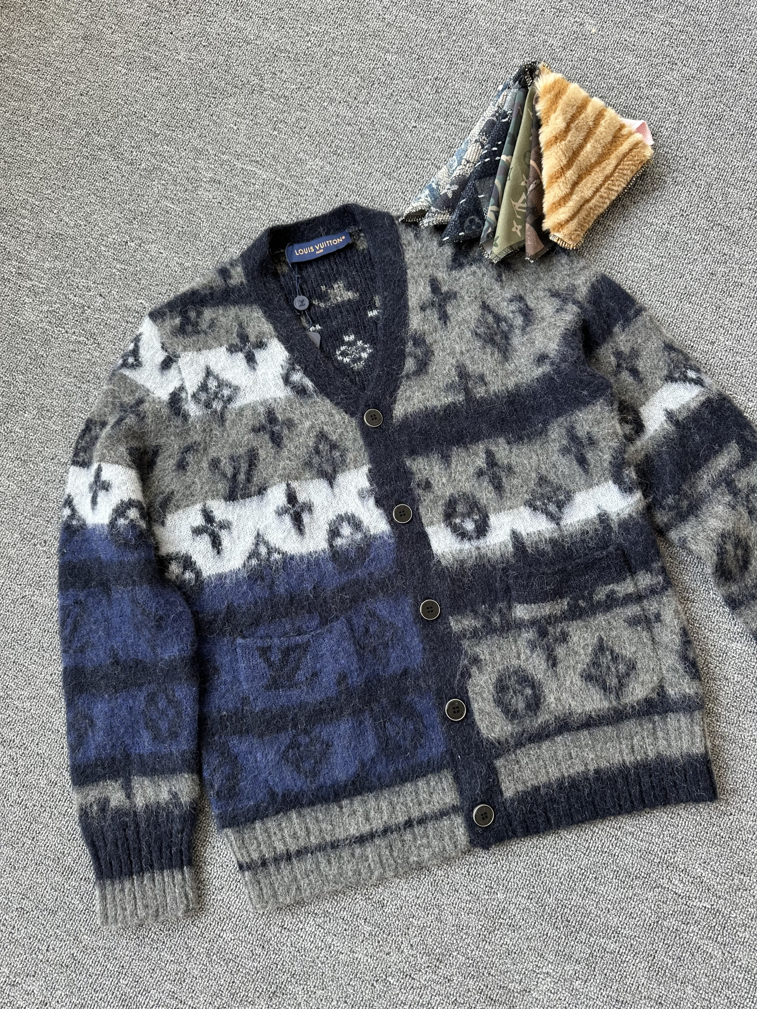 루이비통 Louis Vuitton 가디건