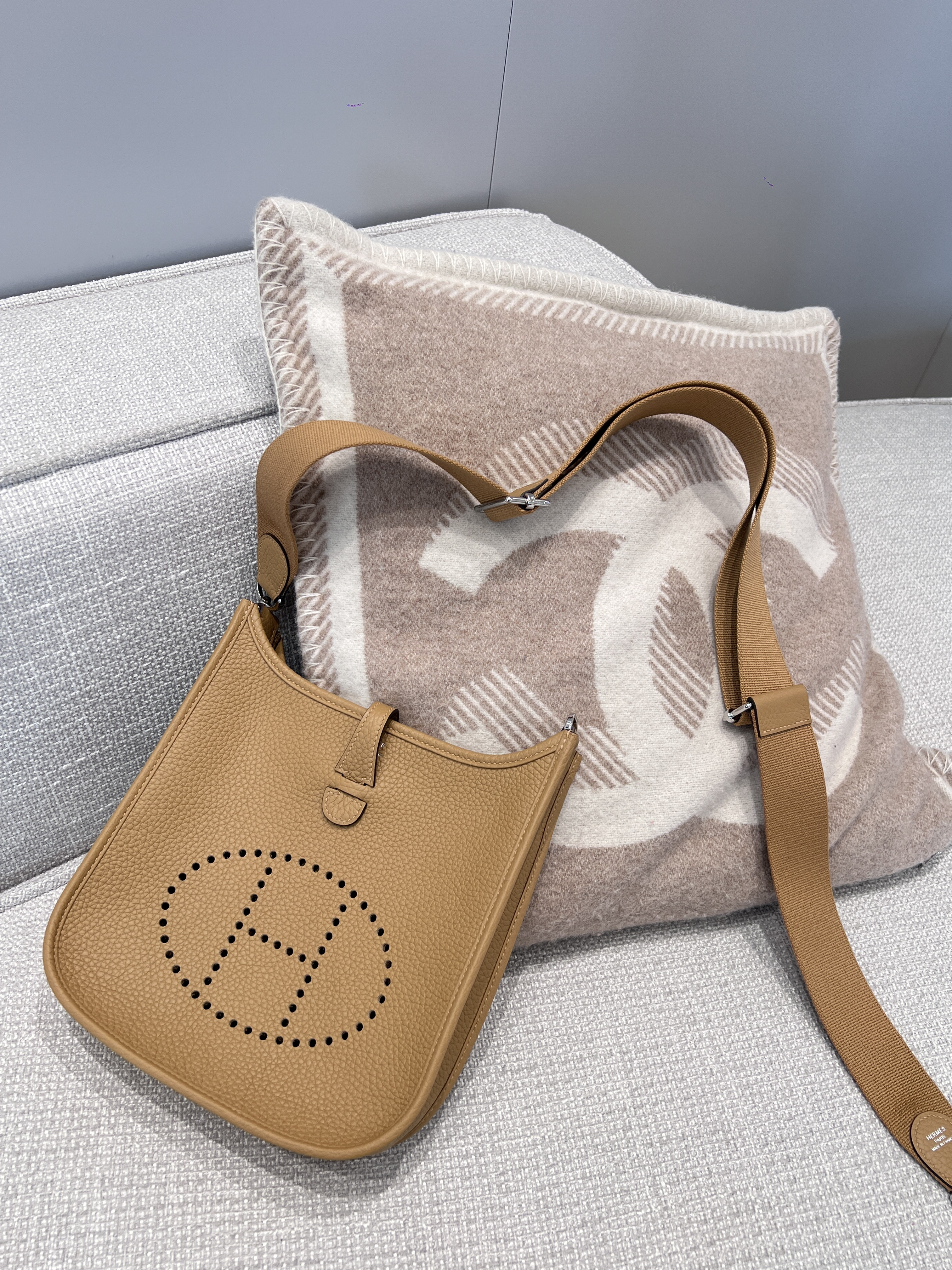 에르메스 Hermes Evelyne 23cm Germany Leather 4B Biscuit/silver