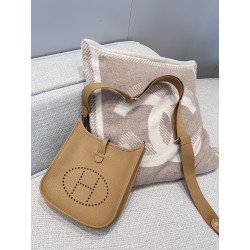 에르메스 Hermes Evelyne 23cm Germany Leather 4B Biscuit/silver