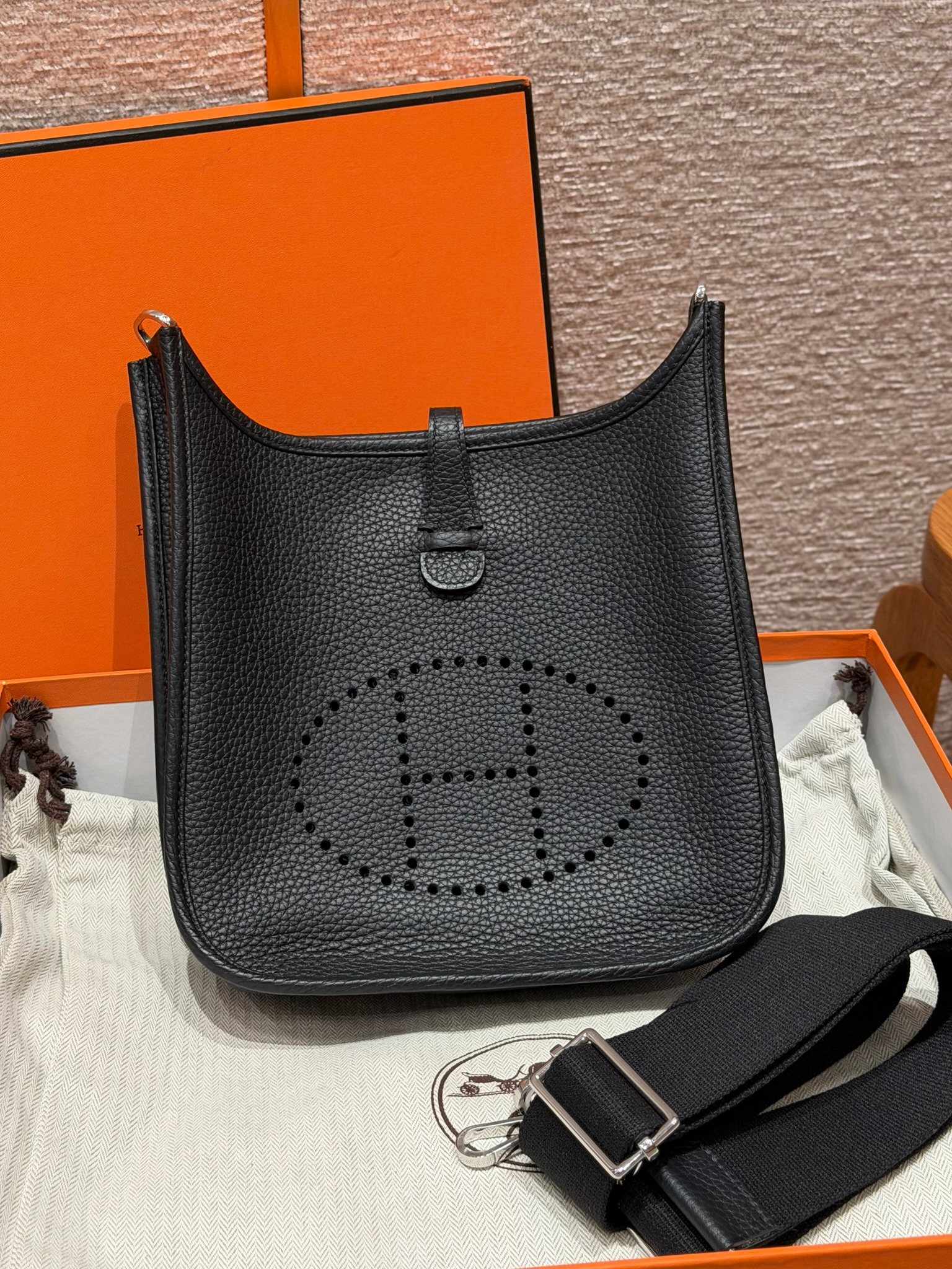 에르메스 Hermes Evelyne 23cm Clemence 89 Noir/silver
