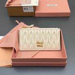 미우 미우 MIU MIU 5MB006 MATELASSE 지갑 15cm