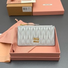 미우 미우 MIU MIU 5MB006 MATELASSE 지갑 15cm