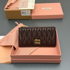 미우 미우 MIU MIU 5MB006 MATELASSE 지갑 15cm