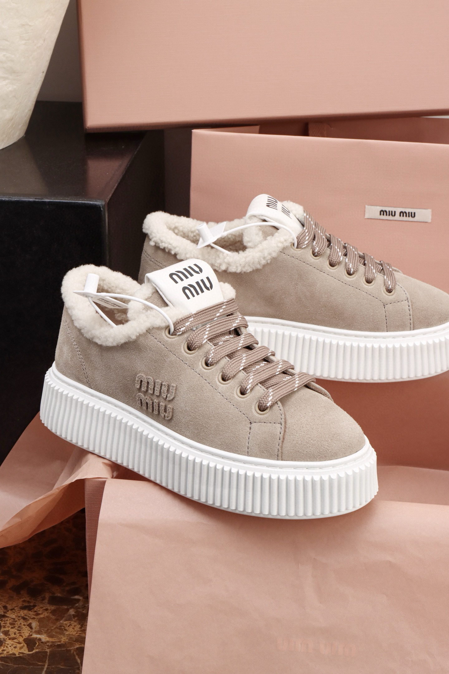 미우 미우 Miu Miu 스니커즈