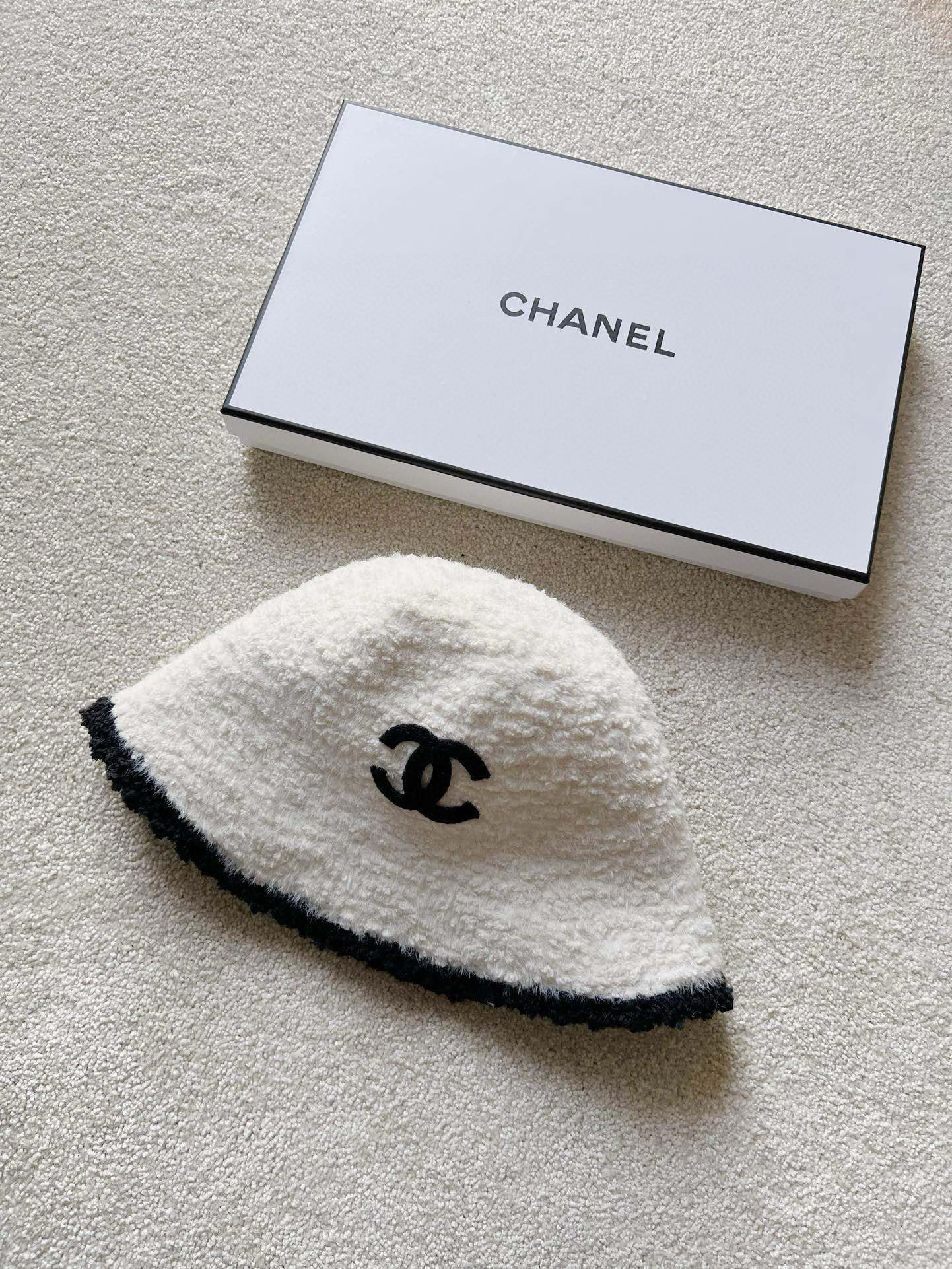샤넬 CHANEL 버킷햇 White