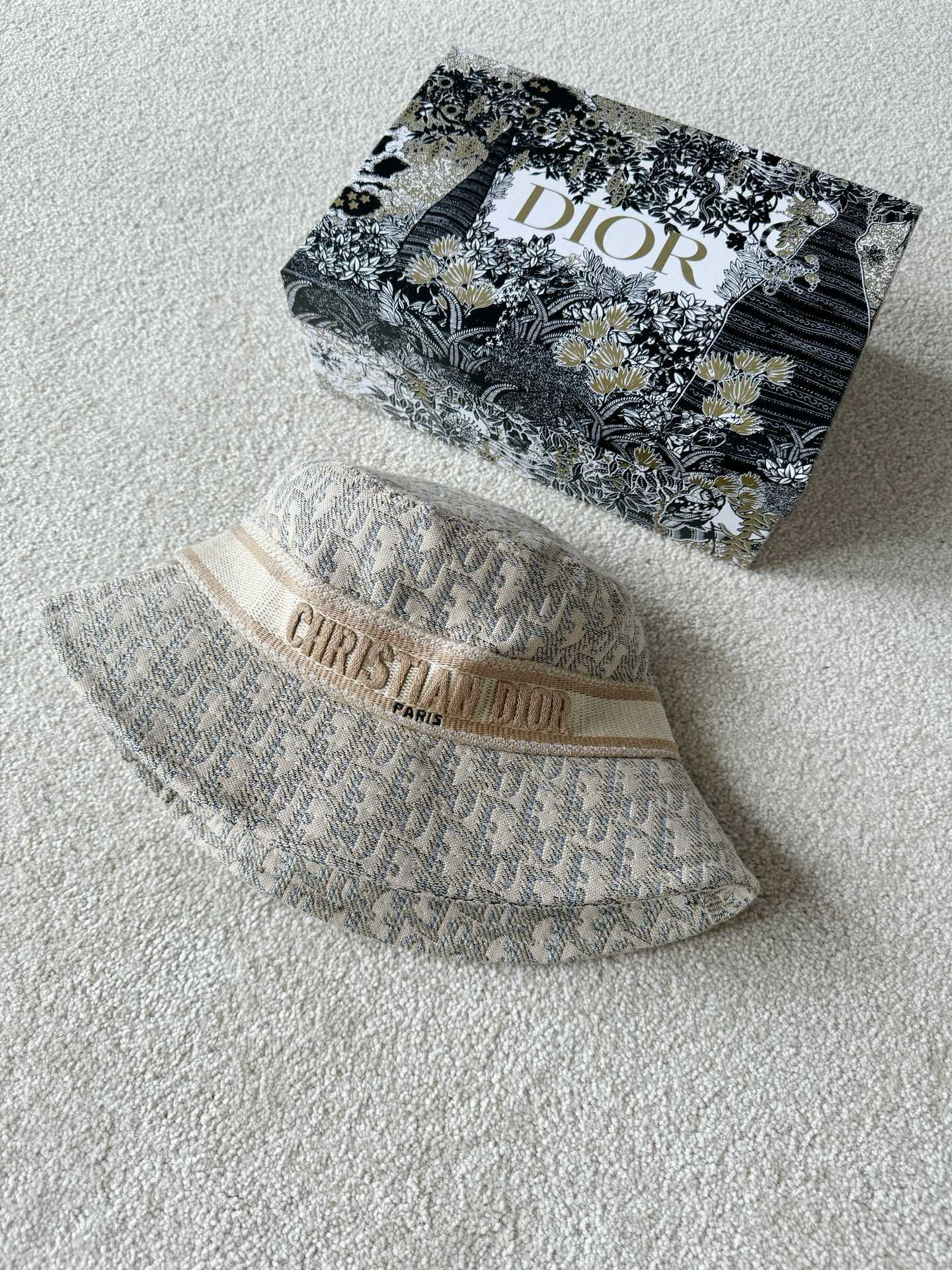 디올 Dior 버킷햇