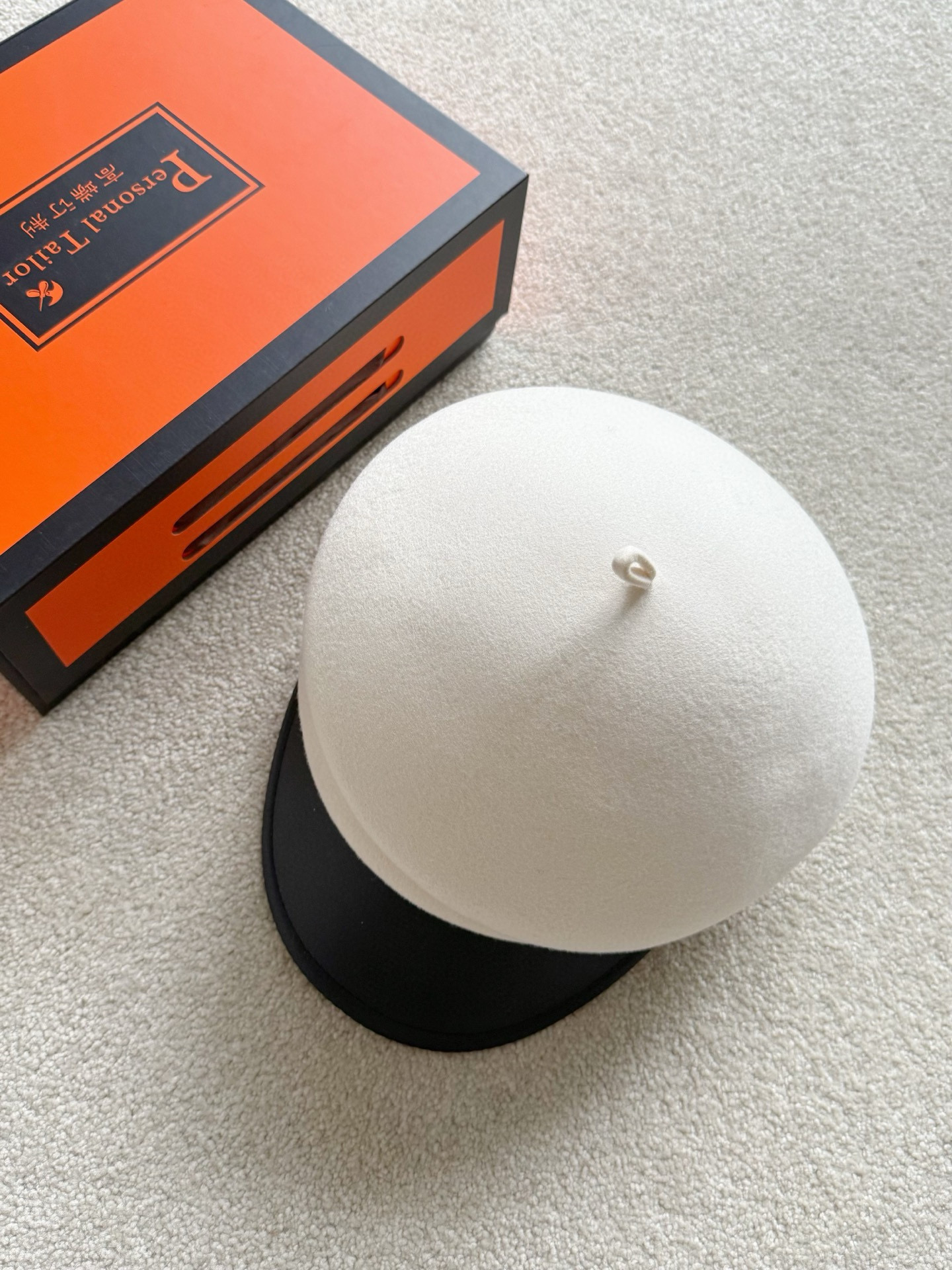 프라다 Prada 베레모 White&Black