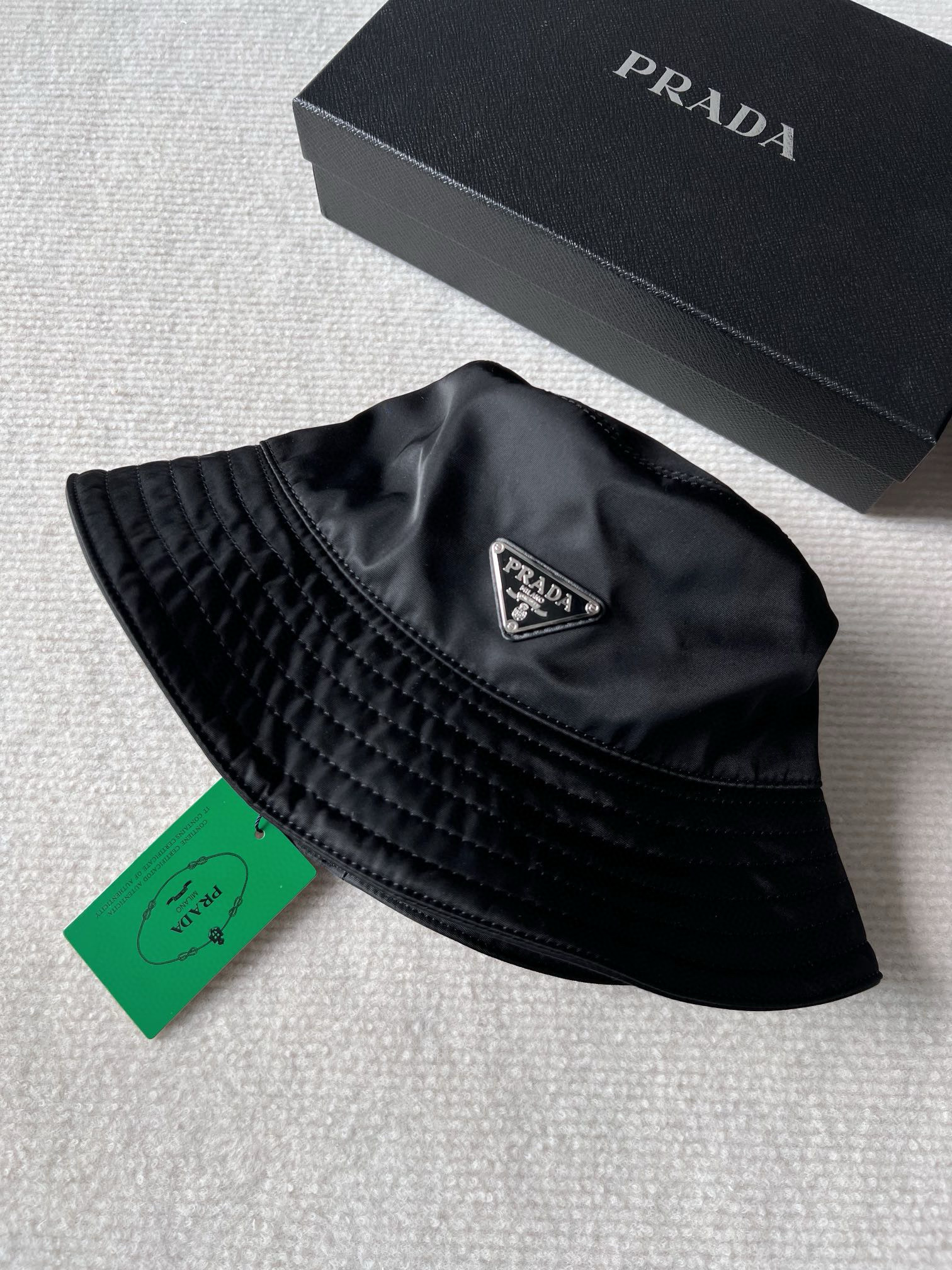 프라다 Prada 버킷햇 Black