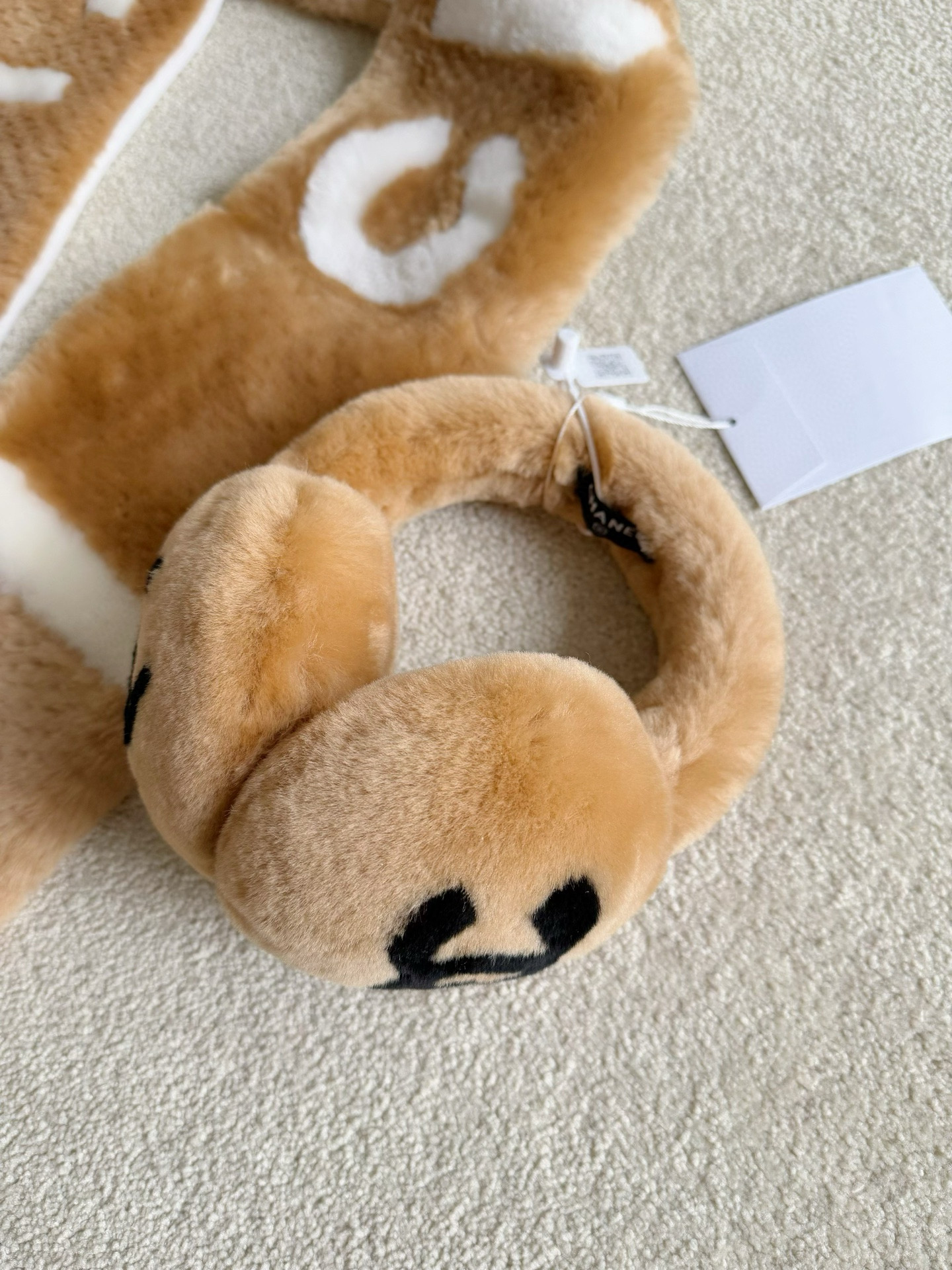 샤넬 CHANEL 귀마개 Khaki