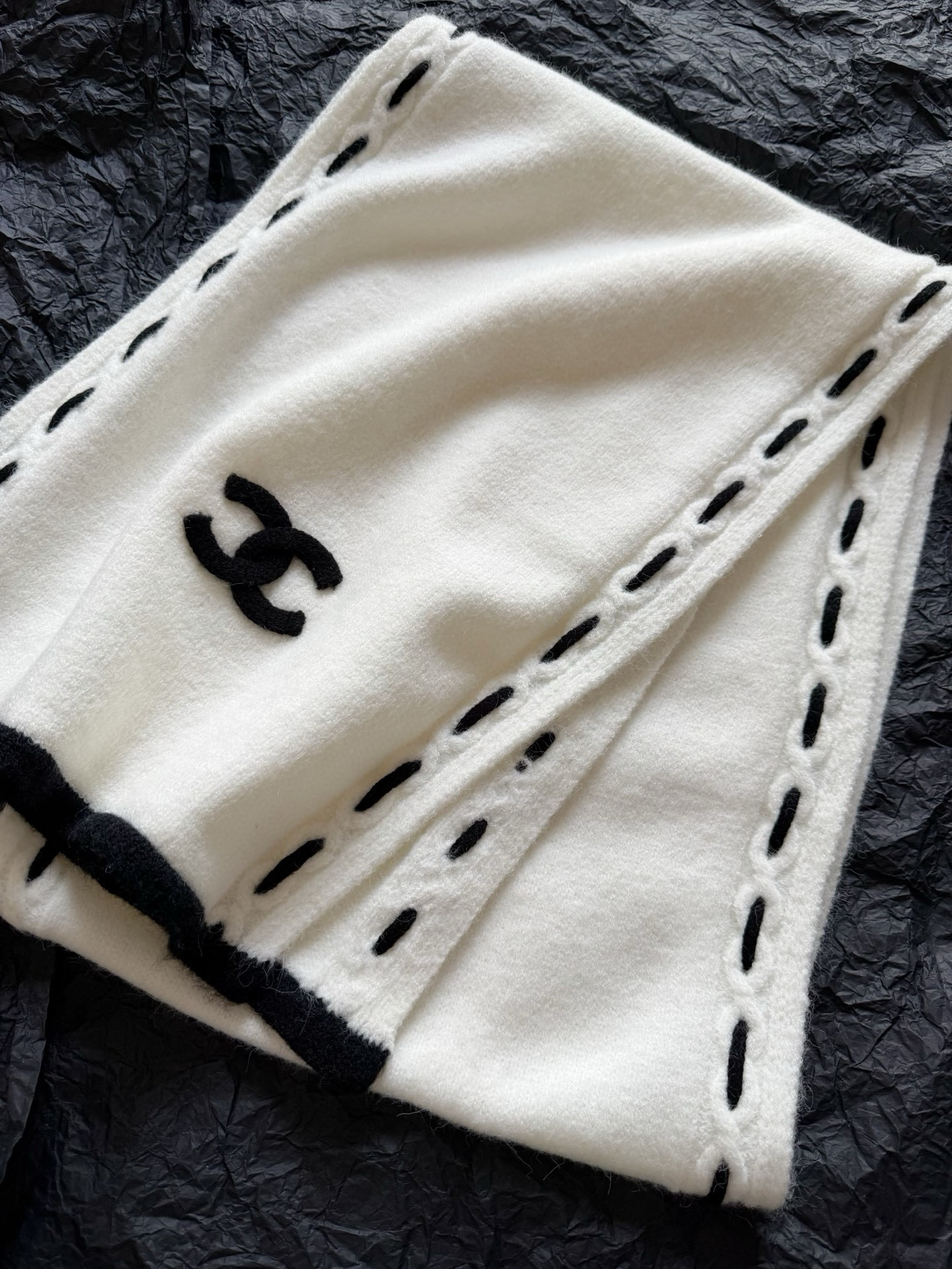 샤넬 CHANEL 머플러 White