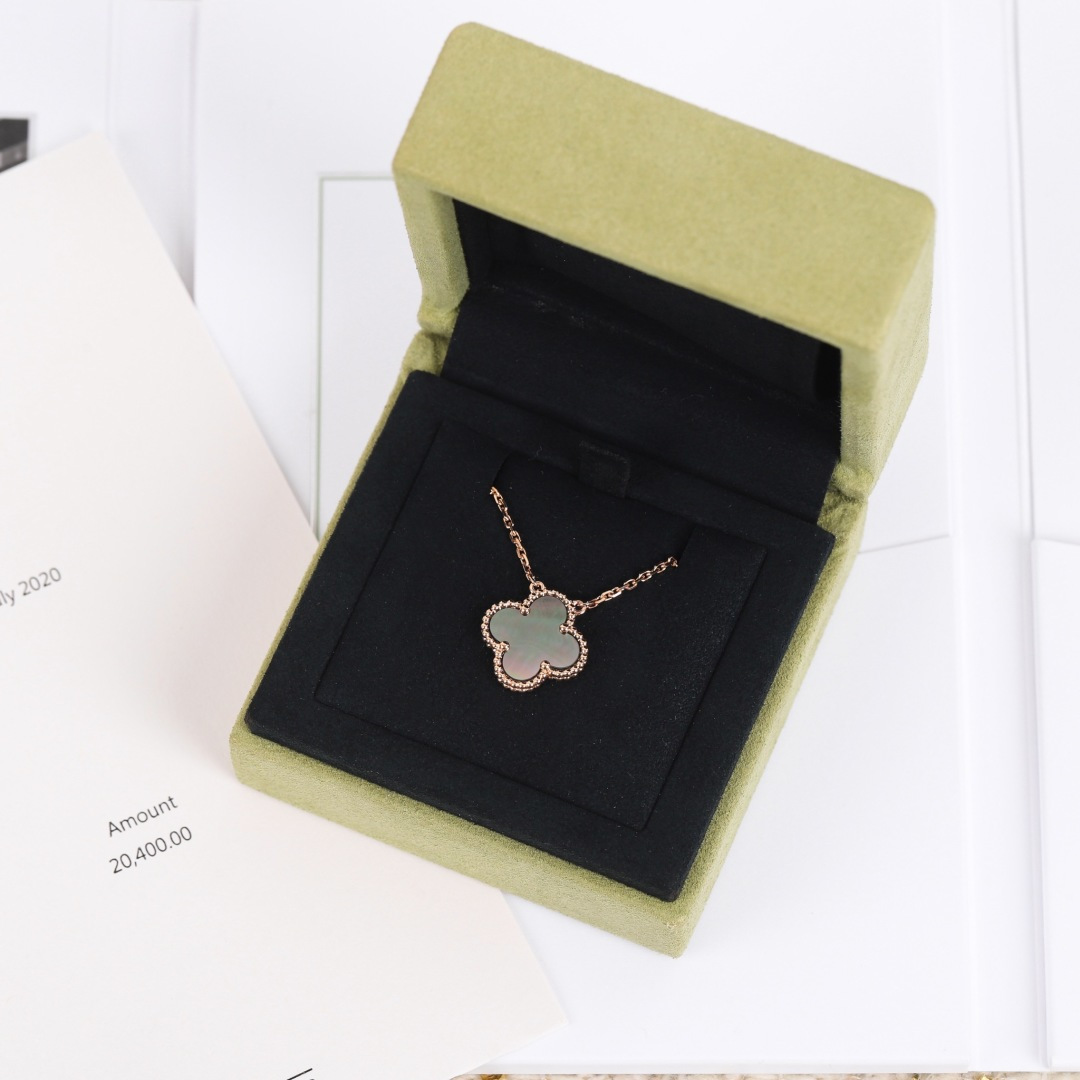 반클리프 Van Cleef & Arpels 목걸이