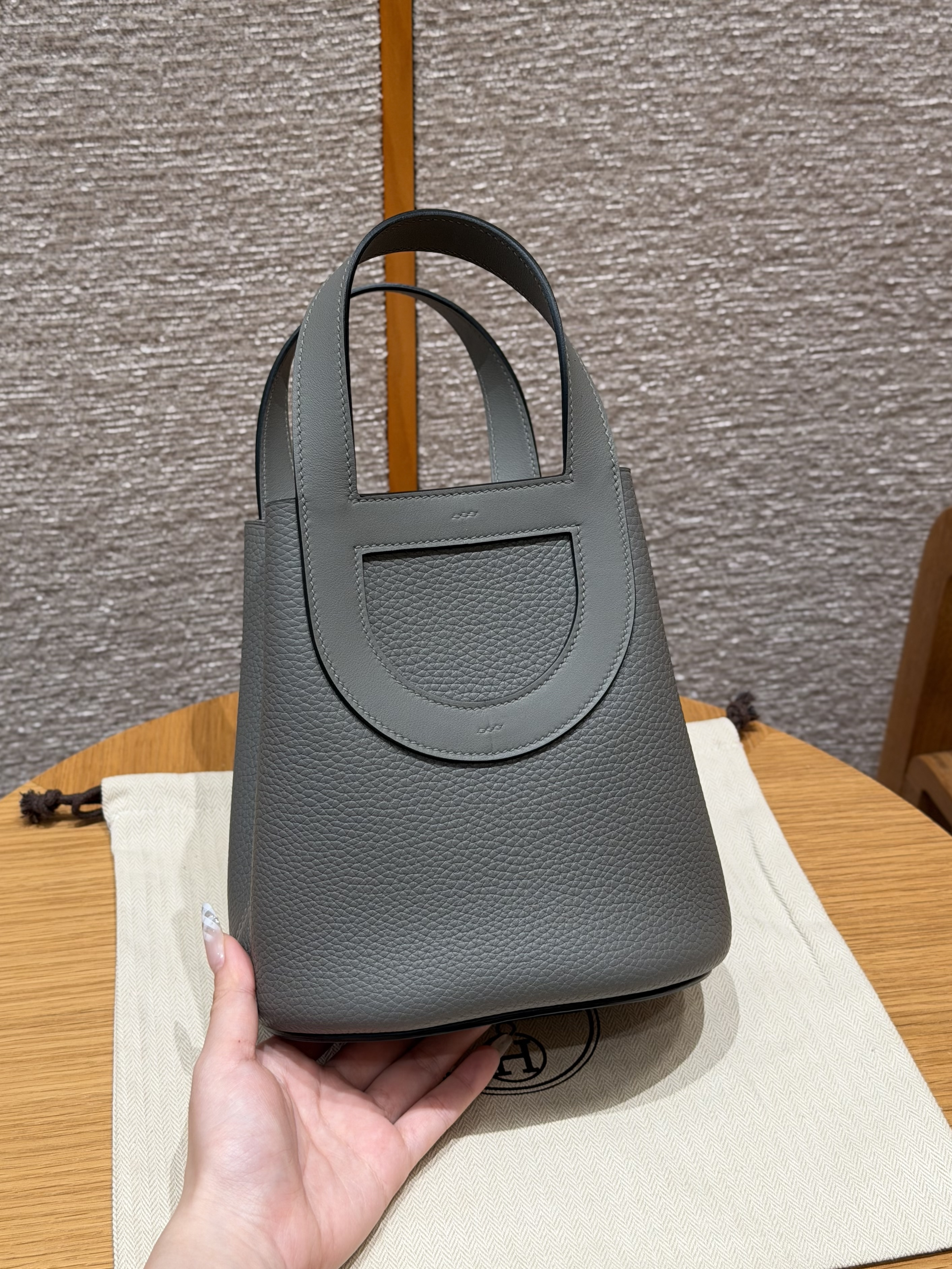에르메스 Hermes in the loop 18cm Clemence 0L Gris Meyer/gold