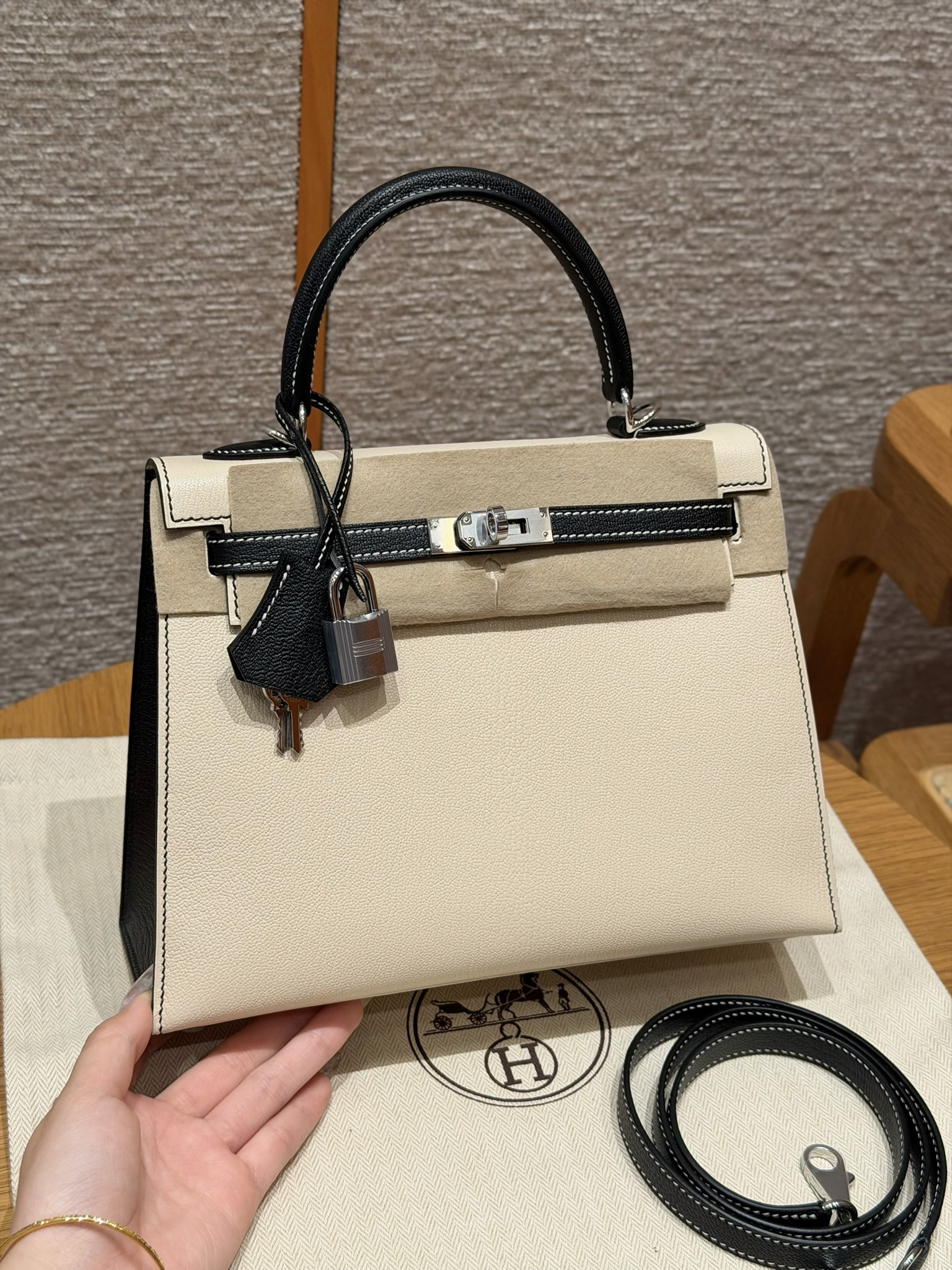 에르메스 Hermes Kelly 25cm Chèvre i2 Nata and 89 Noir/silver
