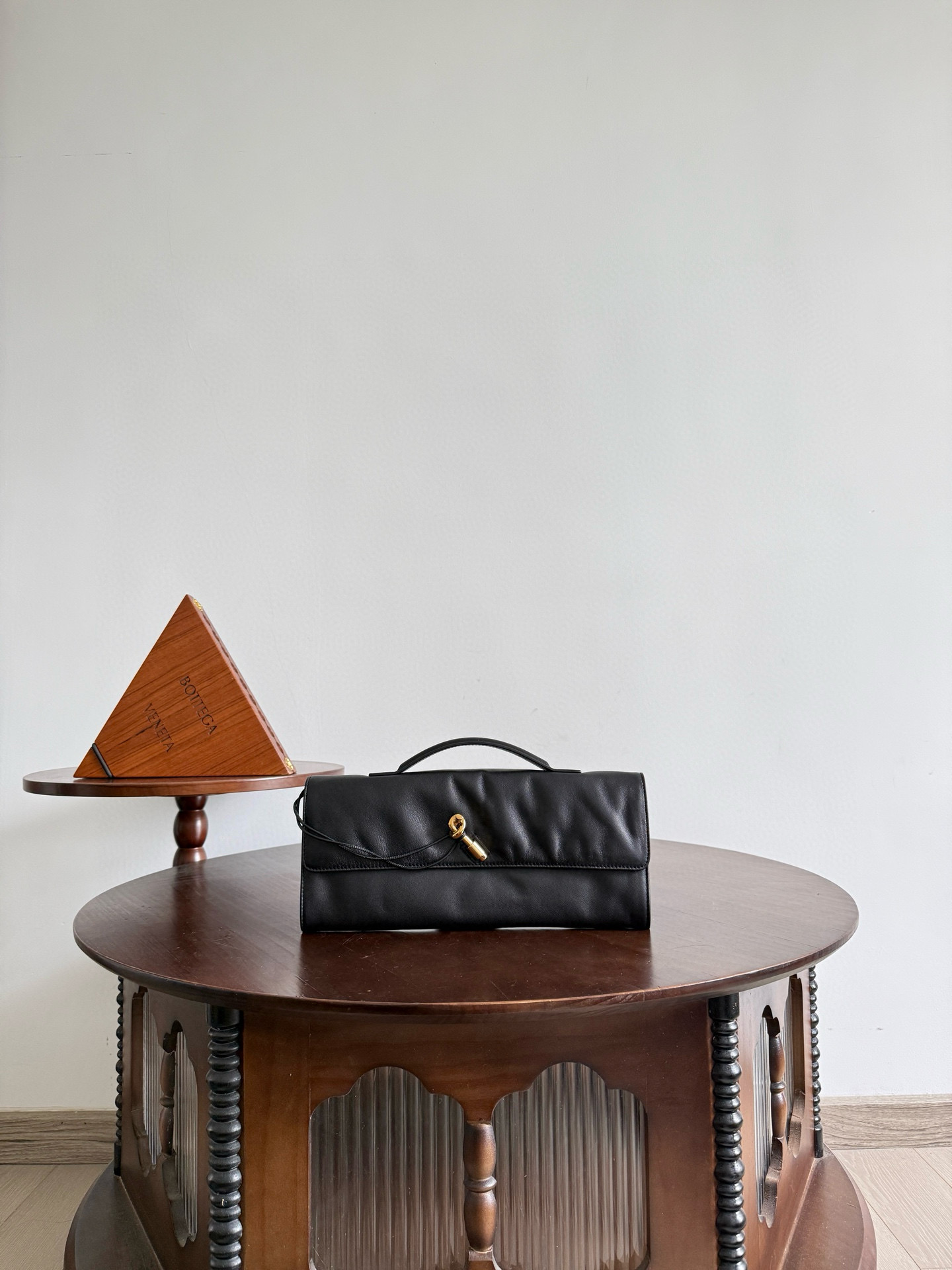 보테가베네타 Bottega Veneta 843797（741511） Andiamo Clutch 31cm