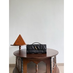 보테가베네타 Bottega Veneta 843797（741511） Andiamo Clutch 31cm