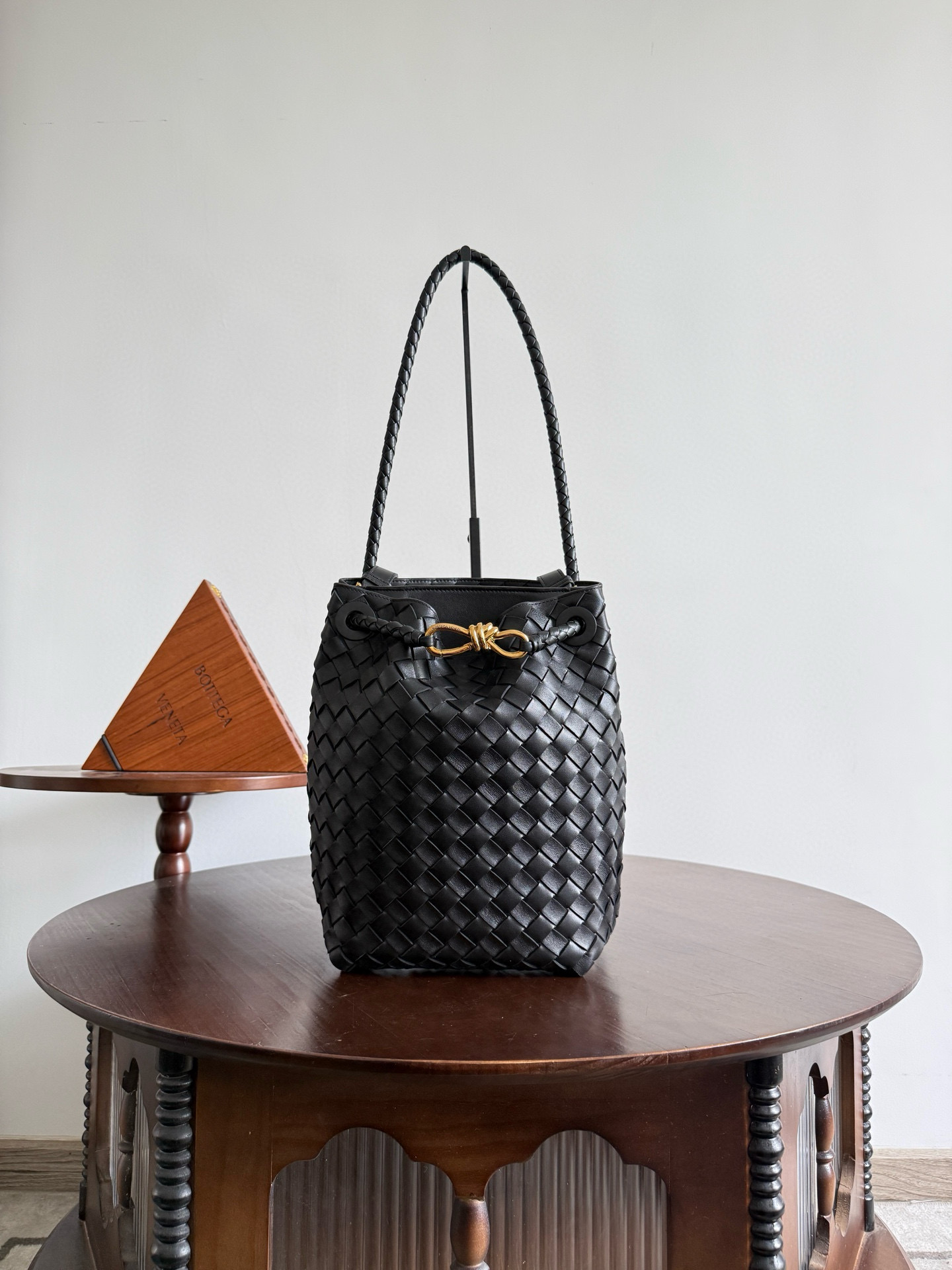 보테가 베네타 Bottega Veneta 855759 Small Andiamo Bucket 30cm