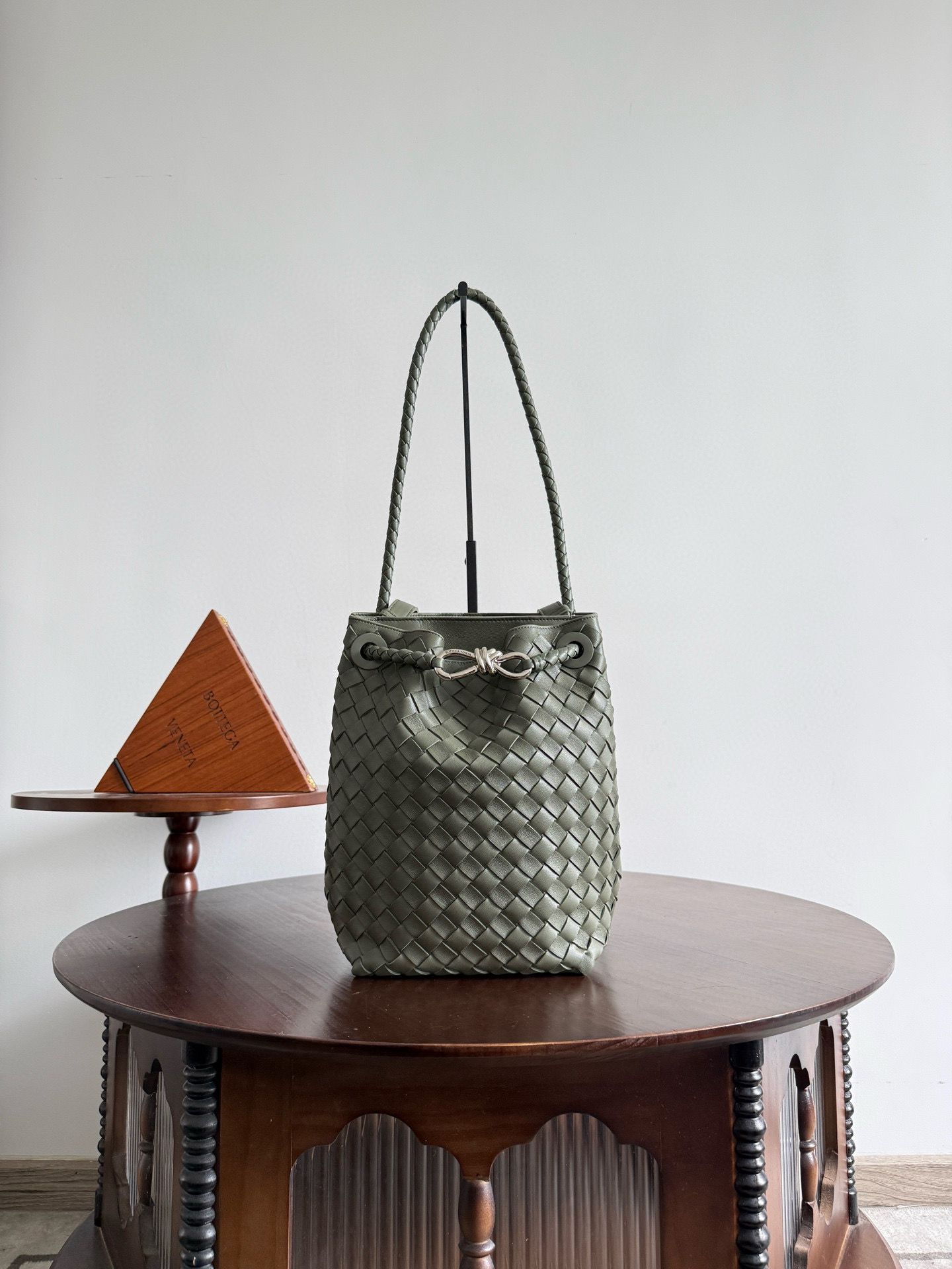 보테가 베네타 Bottega Veneta 855759 Small Andiamo Bucket 30cm