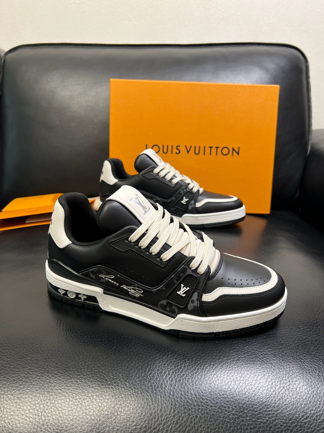 루이비통 Louis Vuitton 스니커즈