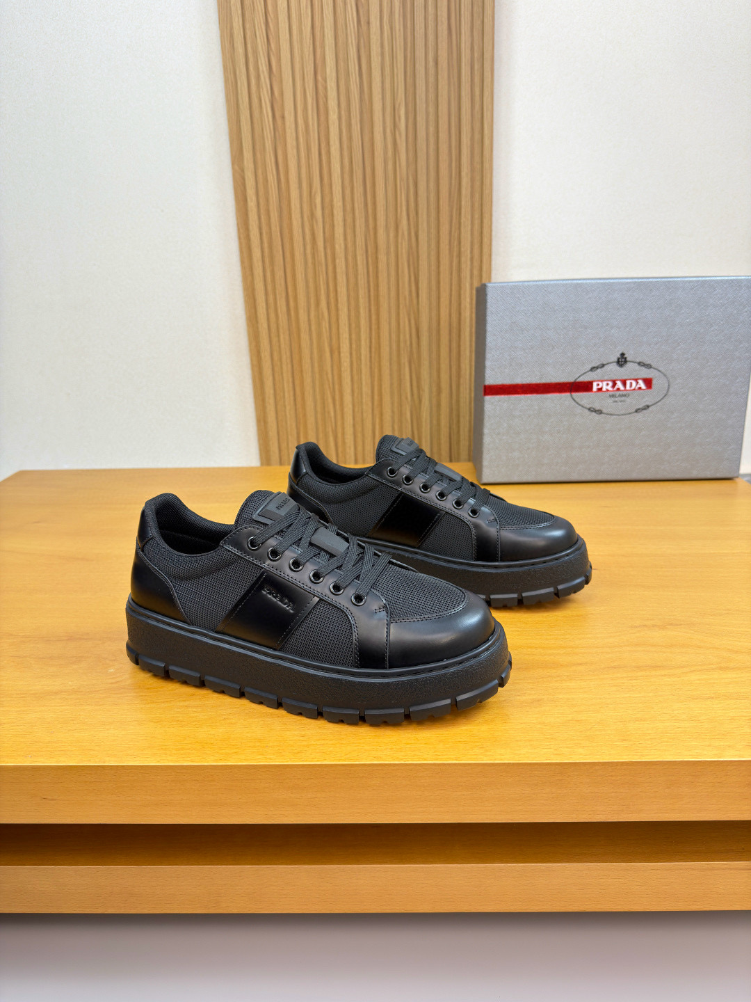 프라다 Prada 스니커즈