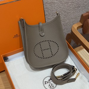 에르메스 Hermes Evelyne 23cm Clemence 18 Etoupe/gold