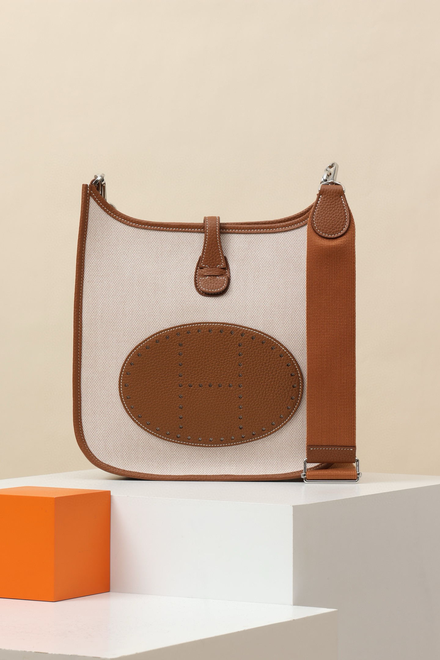 에르메스 Hermes Evelyne III 29cm Clemence 37 Gold/silver