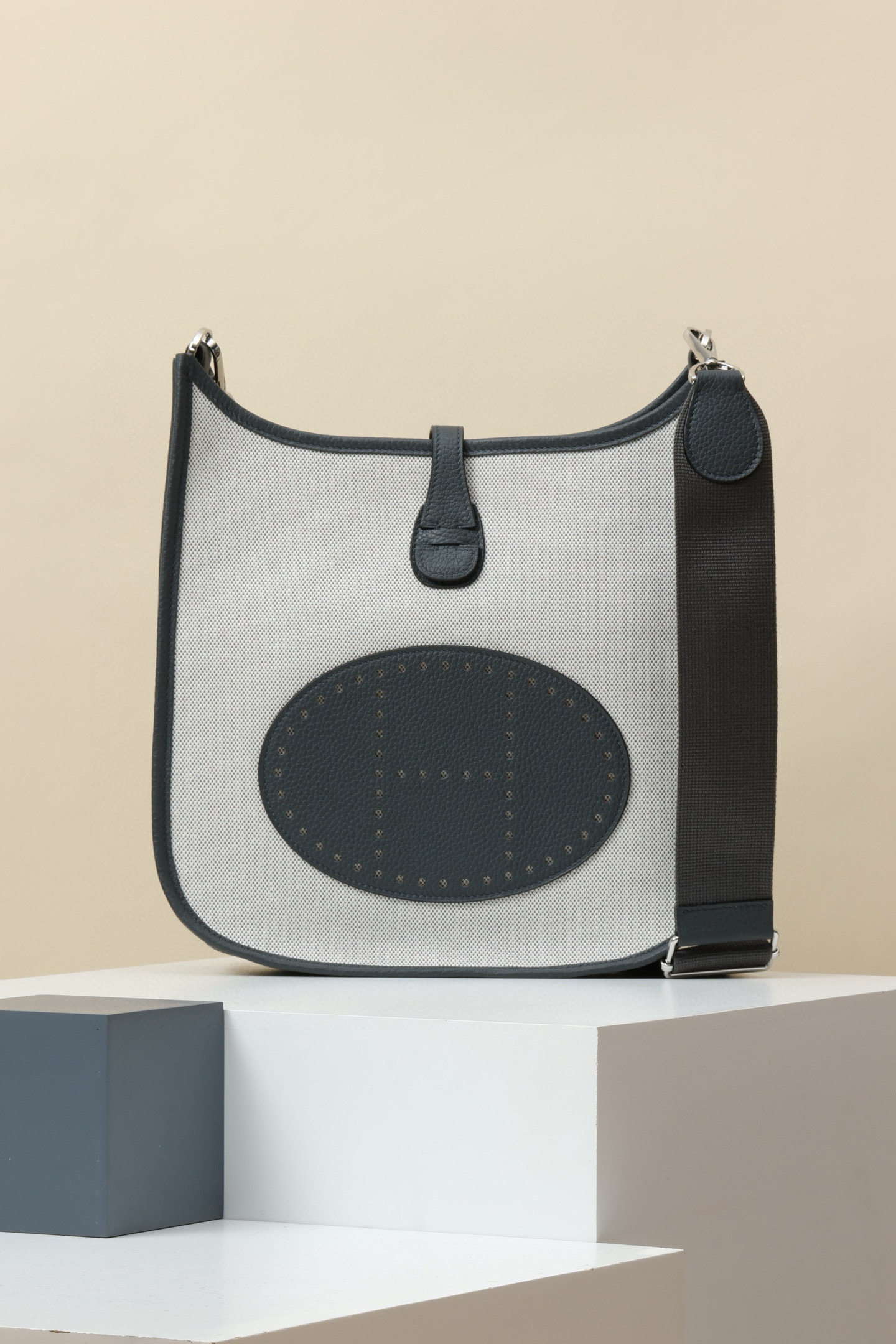 에르메스 Hermes Evelyne III 29cm Clemence H0 Girs Misty/silver