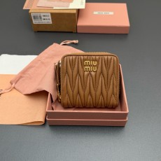 미우 미우 MIU MIU 5MO522 MATELASS 지갑 10.2cm