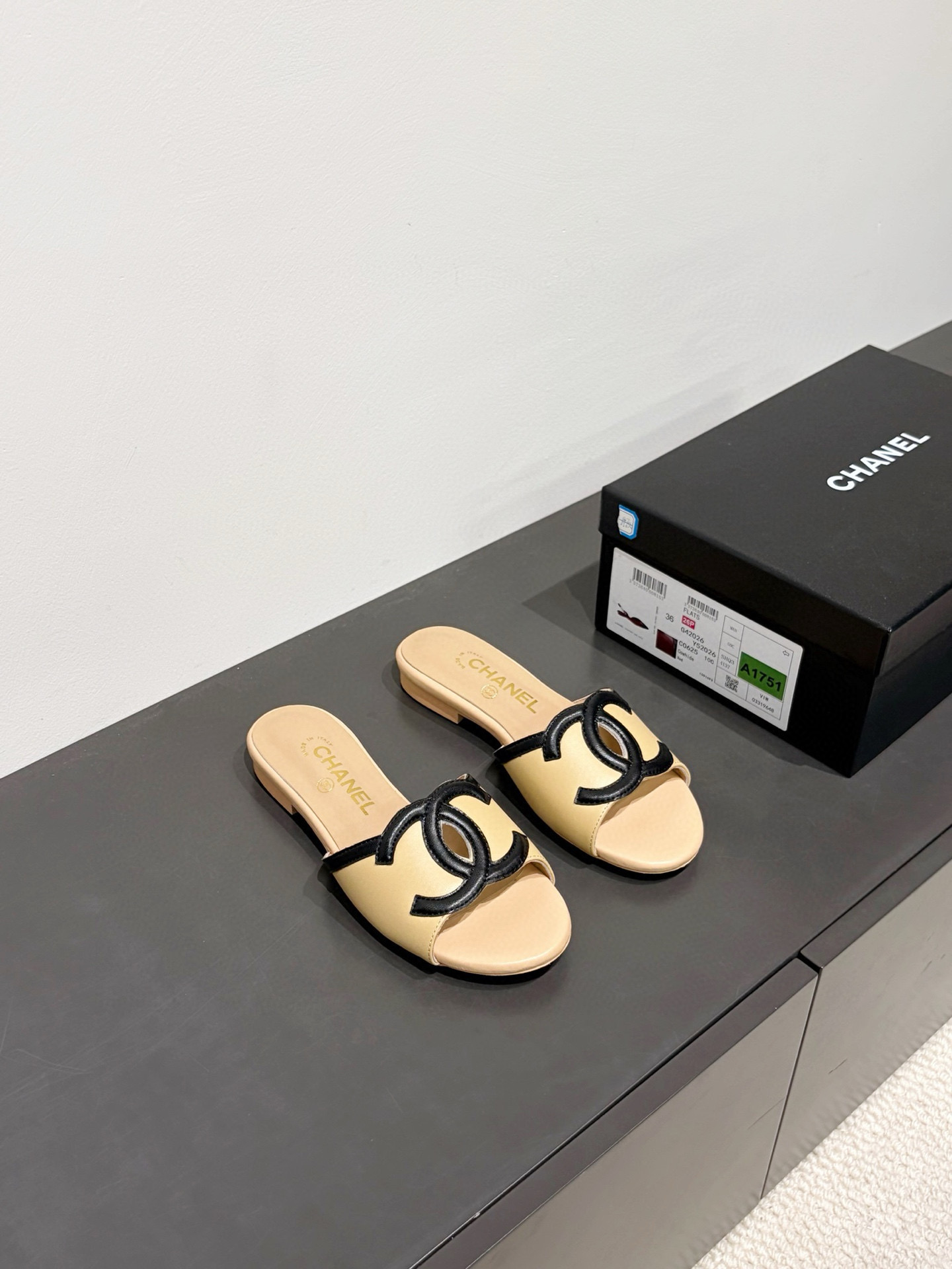 샤넬 CHANEL 26s 슬리퍼 Apricot