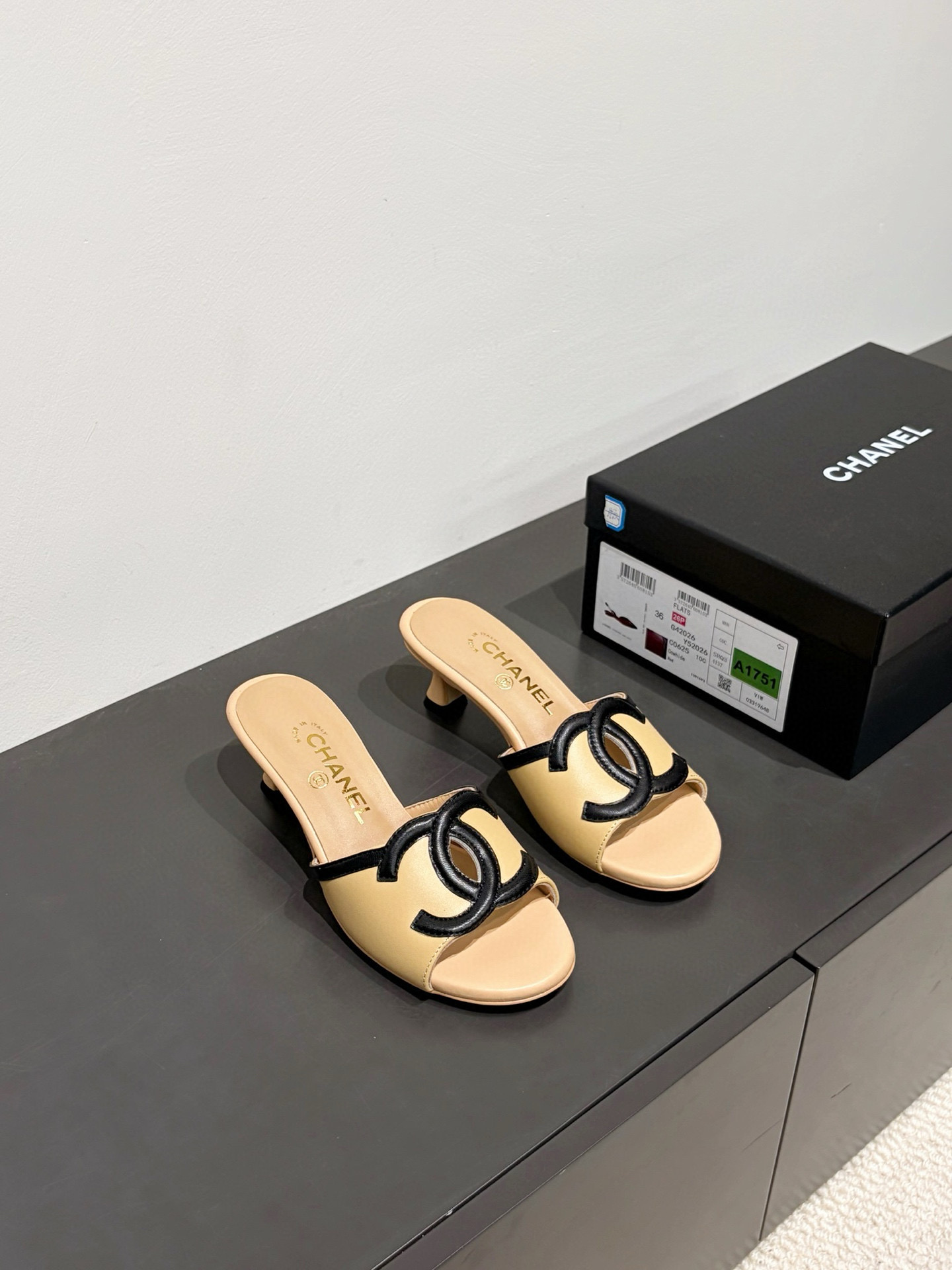 샤넬 CHANEL 26s 샌들 Apricot