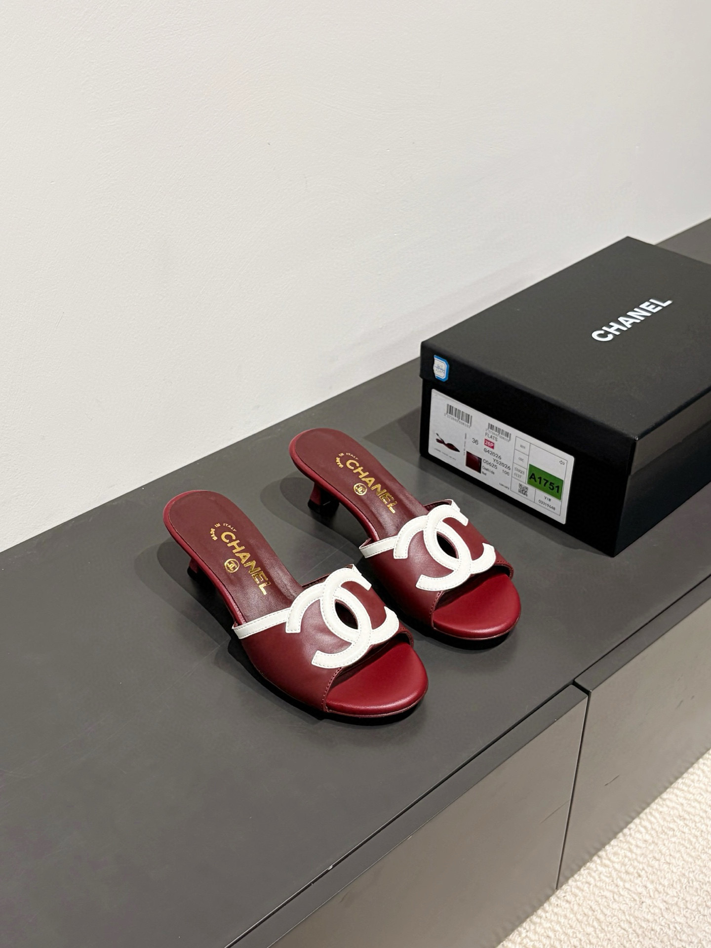 샤넬 CHANEL 26s 샌들 Red