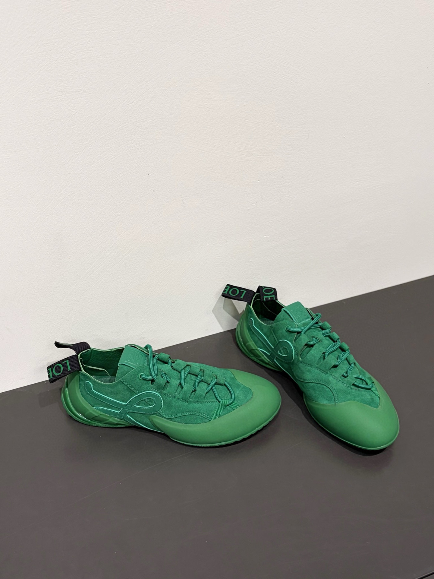 로에베 Loewe Grip sneaker in calfskin suede green
