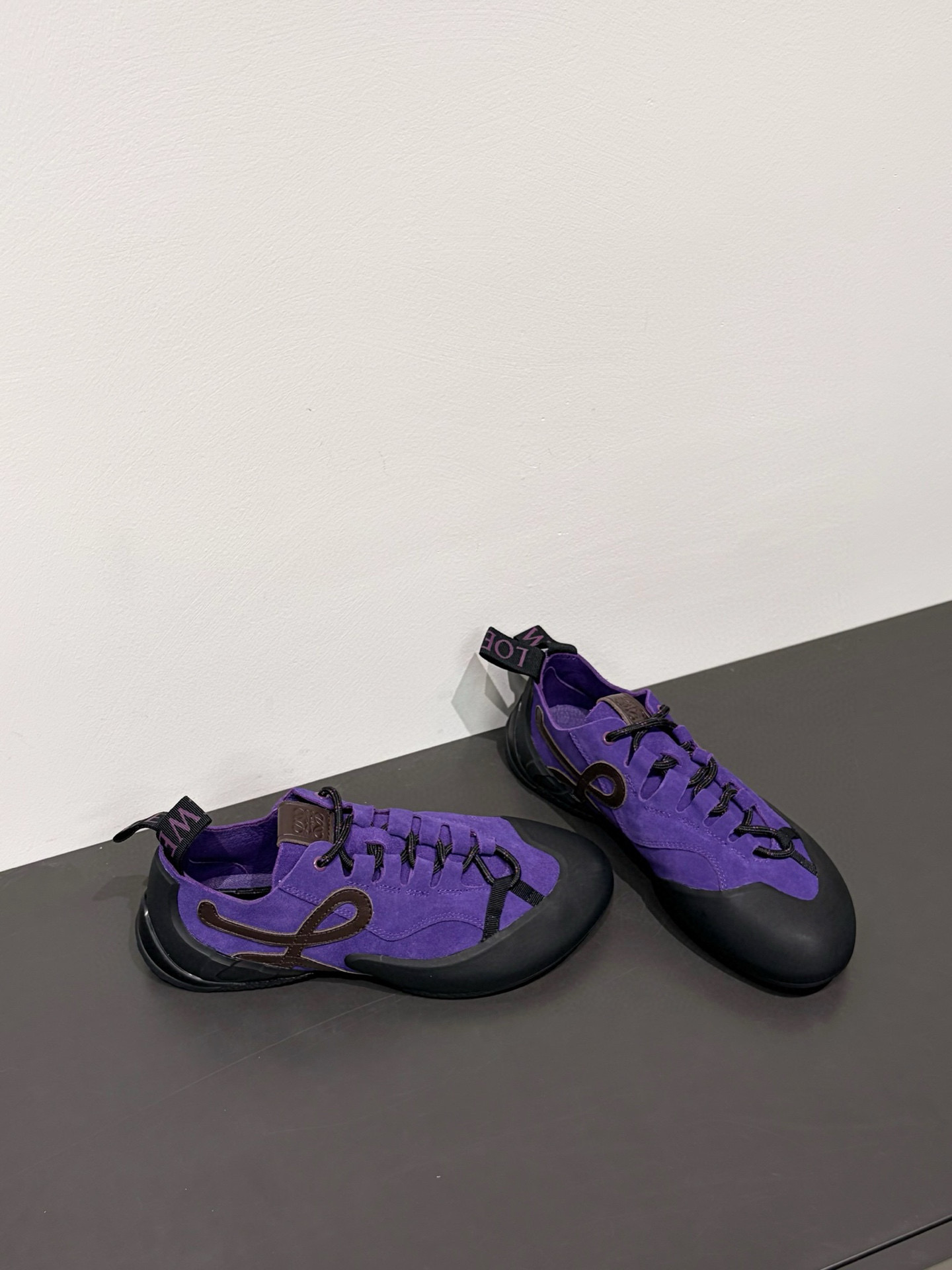 로에베 Loewe Grip sneaker in calfskin suede purple