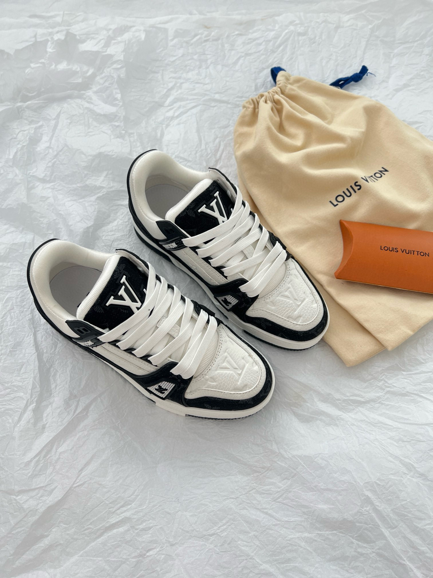 루이비통 Louis Vuitton 23ss Trainer 스니커즈