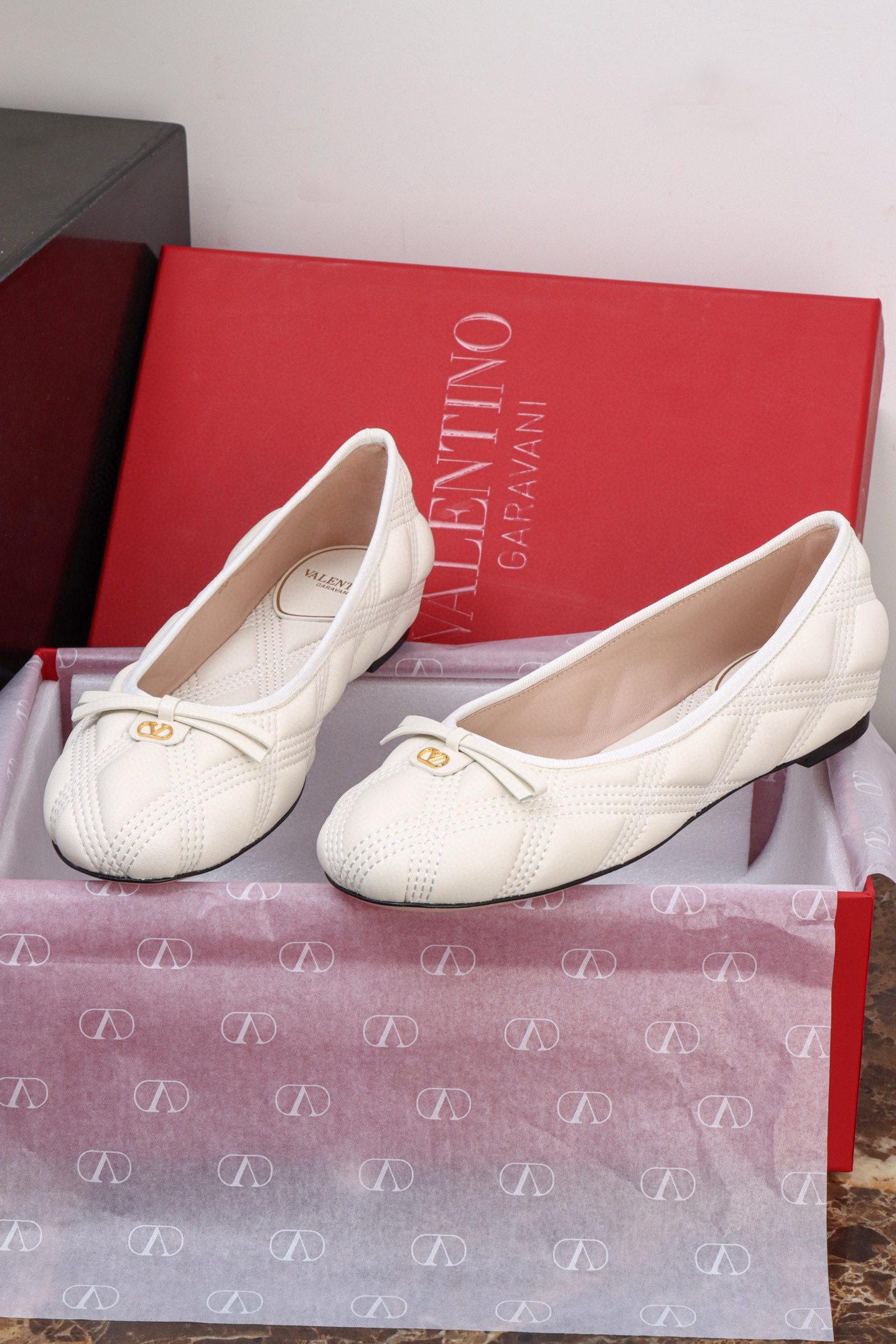 발렌티노 Valentino Quiltie 67 Ballet Flat White
