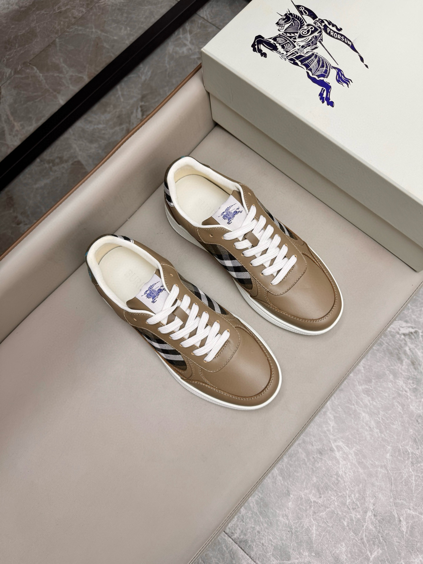 버버리 Burberry 스니커즈