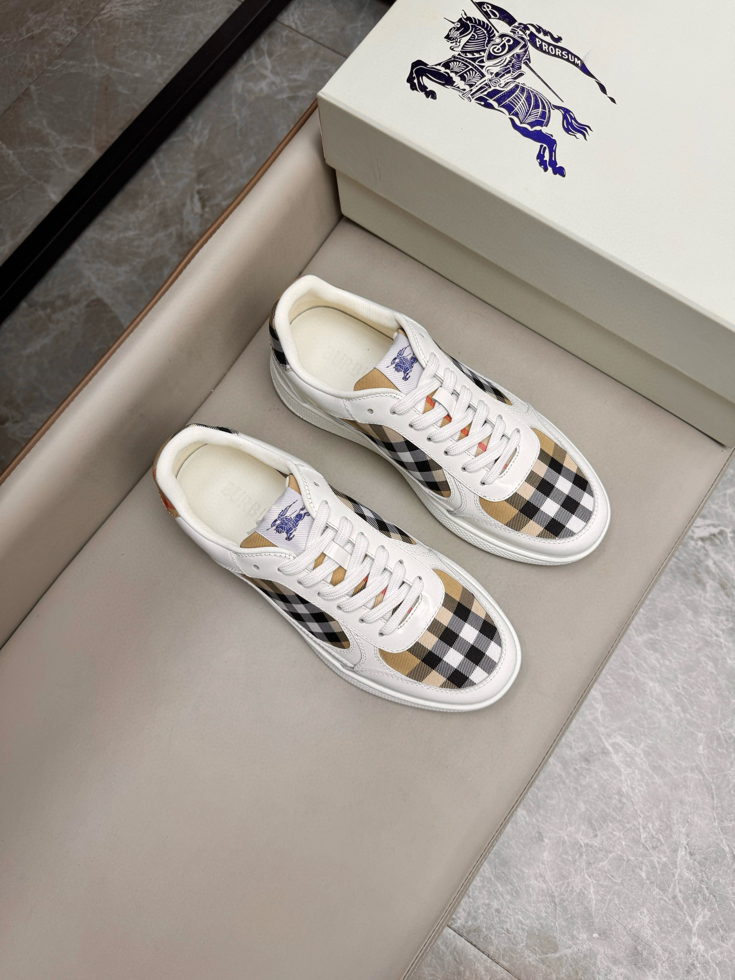 버버리 Burberry 스니커즈