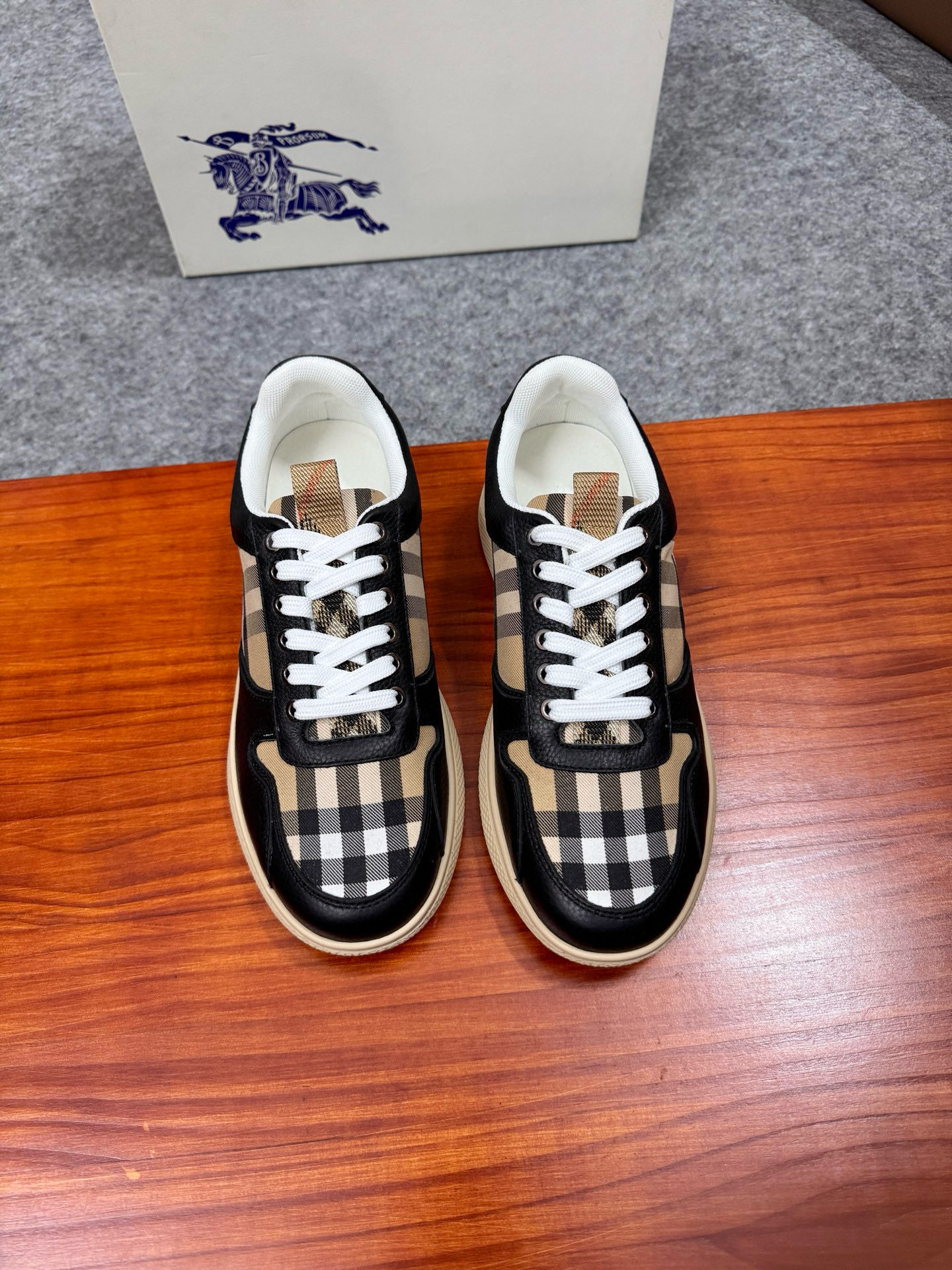 버버리 Burberry 스니커즈