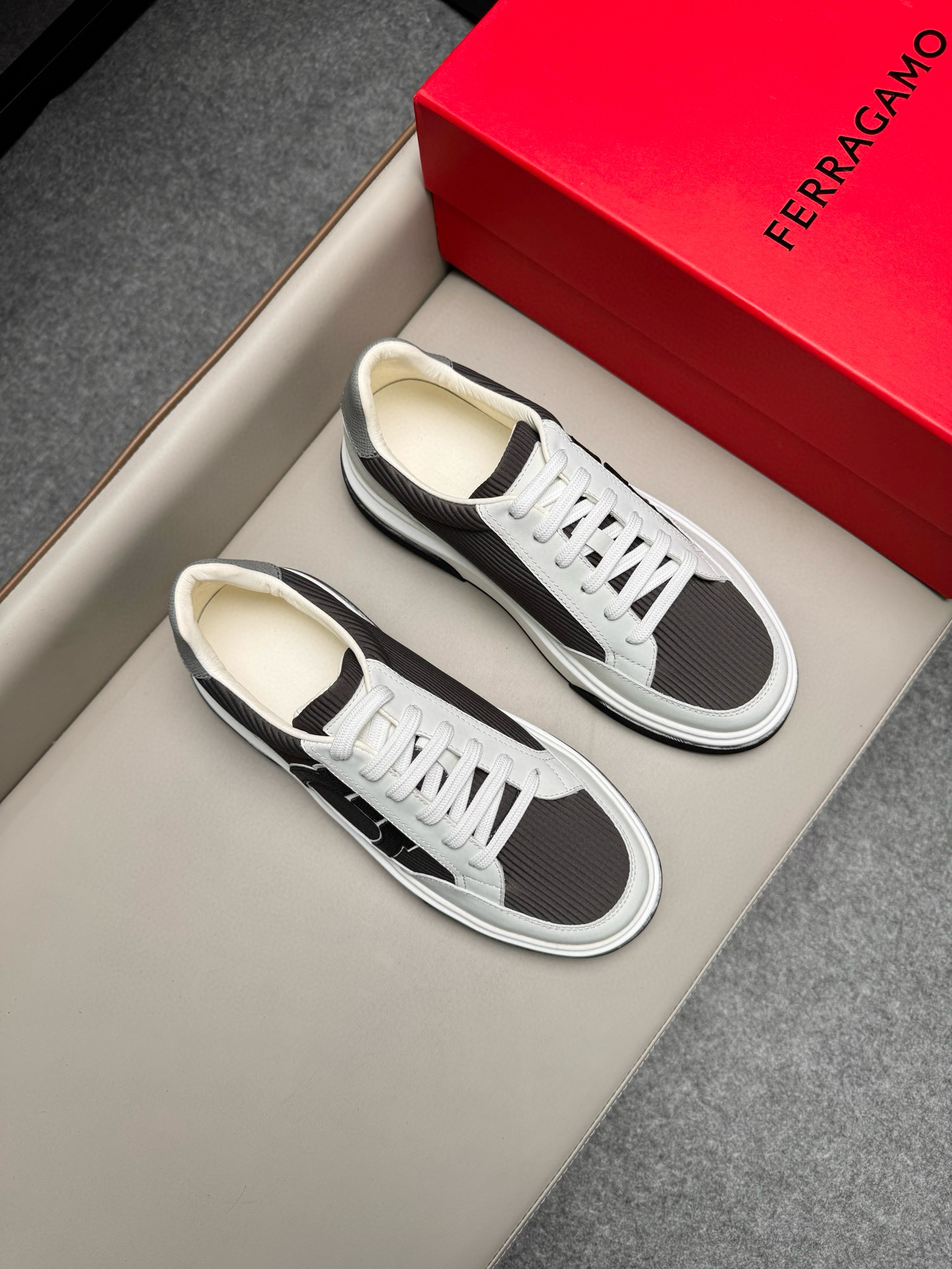 살바토레 페라가모 Salvatore Ferragamo 스니커즈