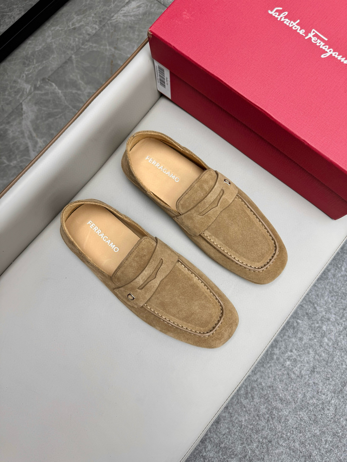 살바토레 페라가모 Salvatore Ferragamo 로퍼