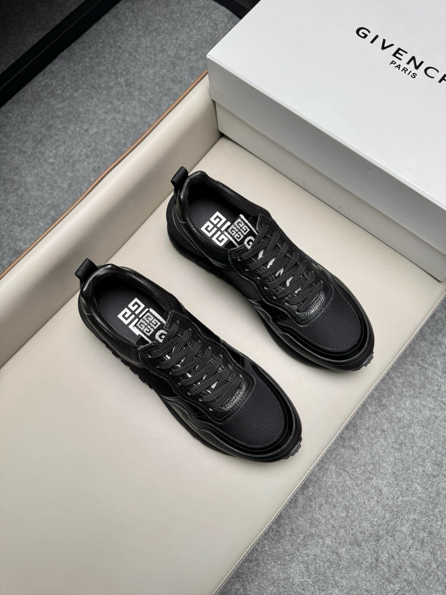 지방시 Givenchy 스니커즈